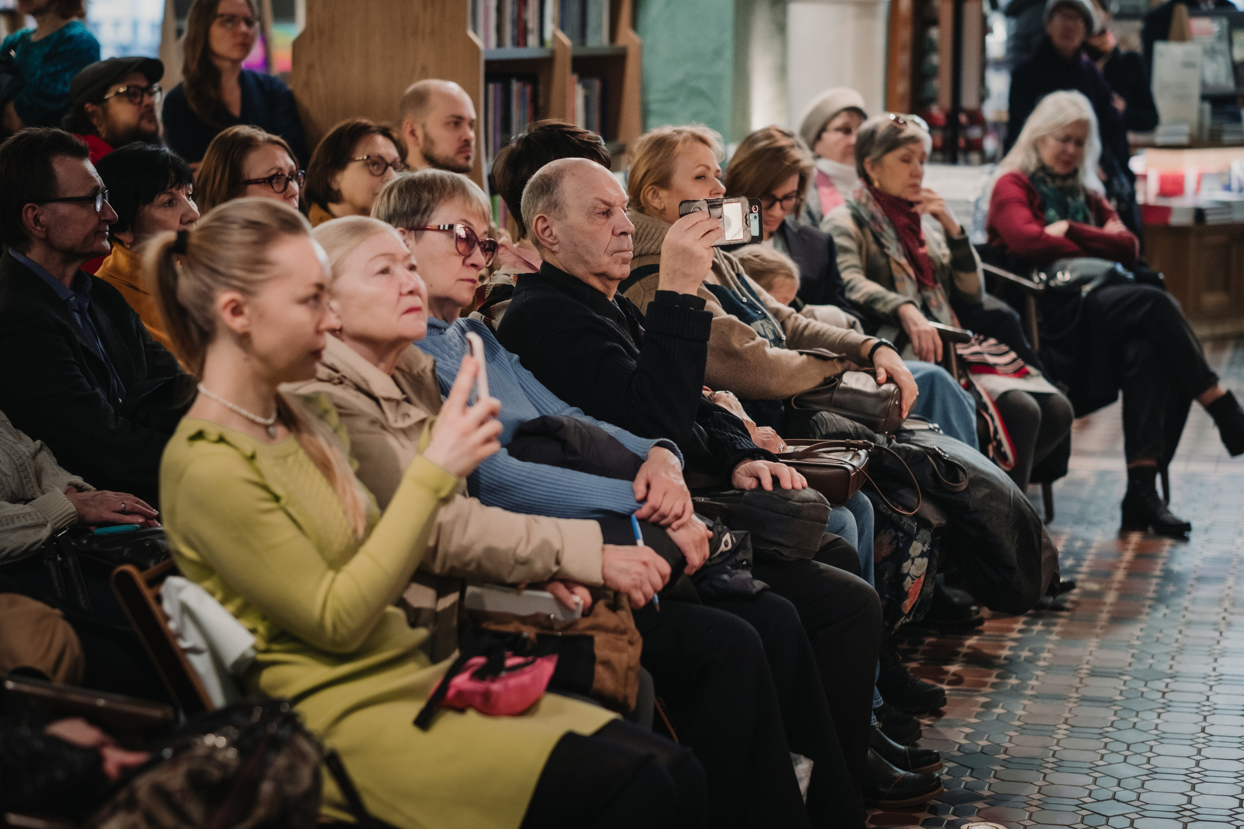 Презентация книги Александра Чепеля. Портретный и репортажный фотограф Ульяна Белчанская