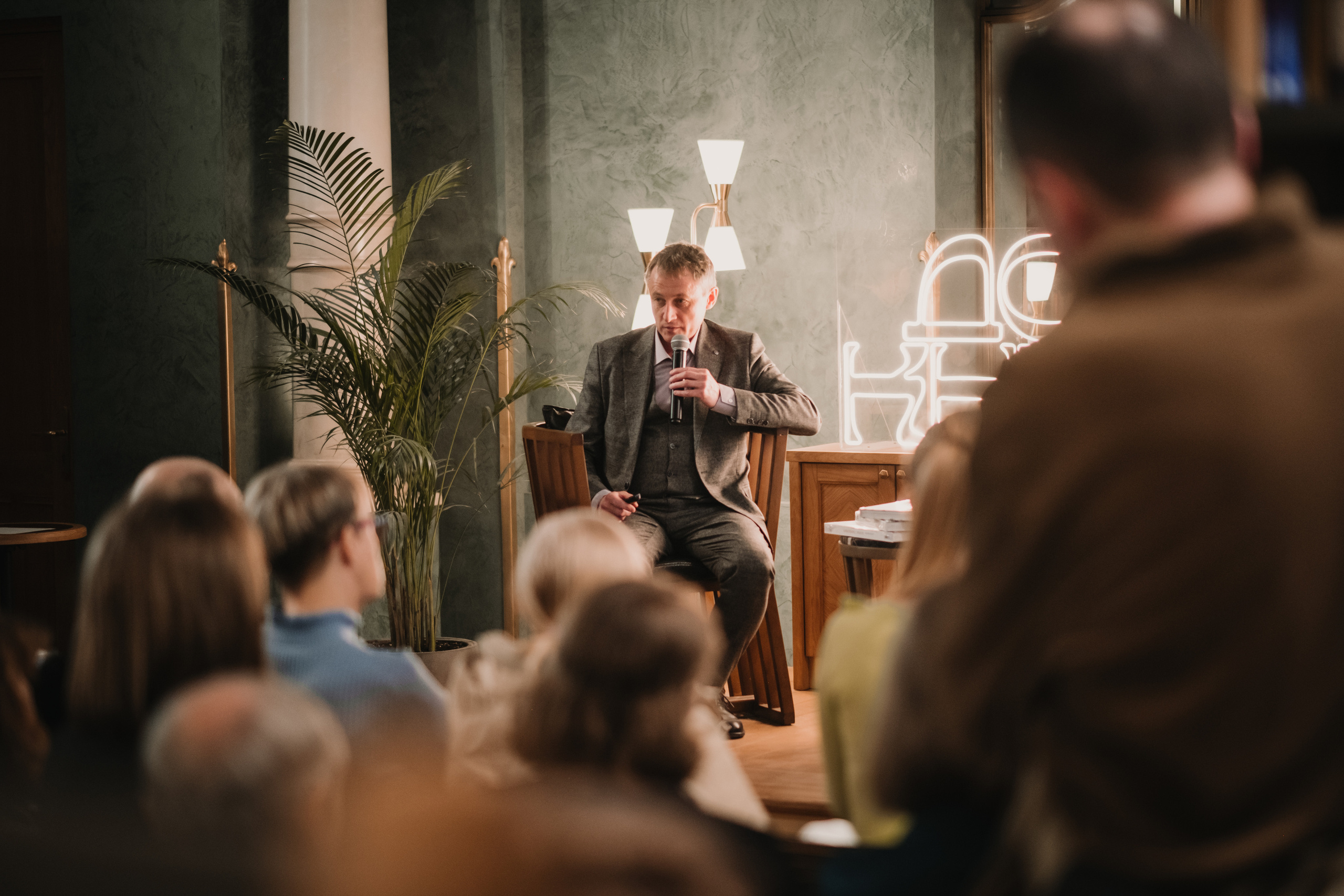 Презентация книги Александра Чепеля. Портретный и репортажный фотограф Ульяна Белчанская