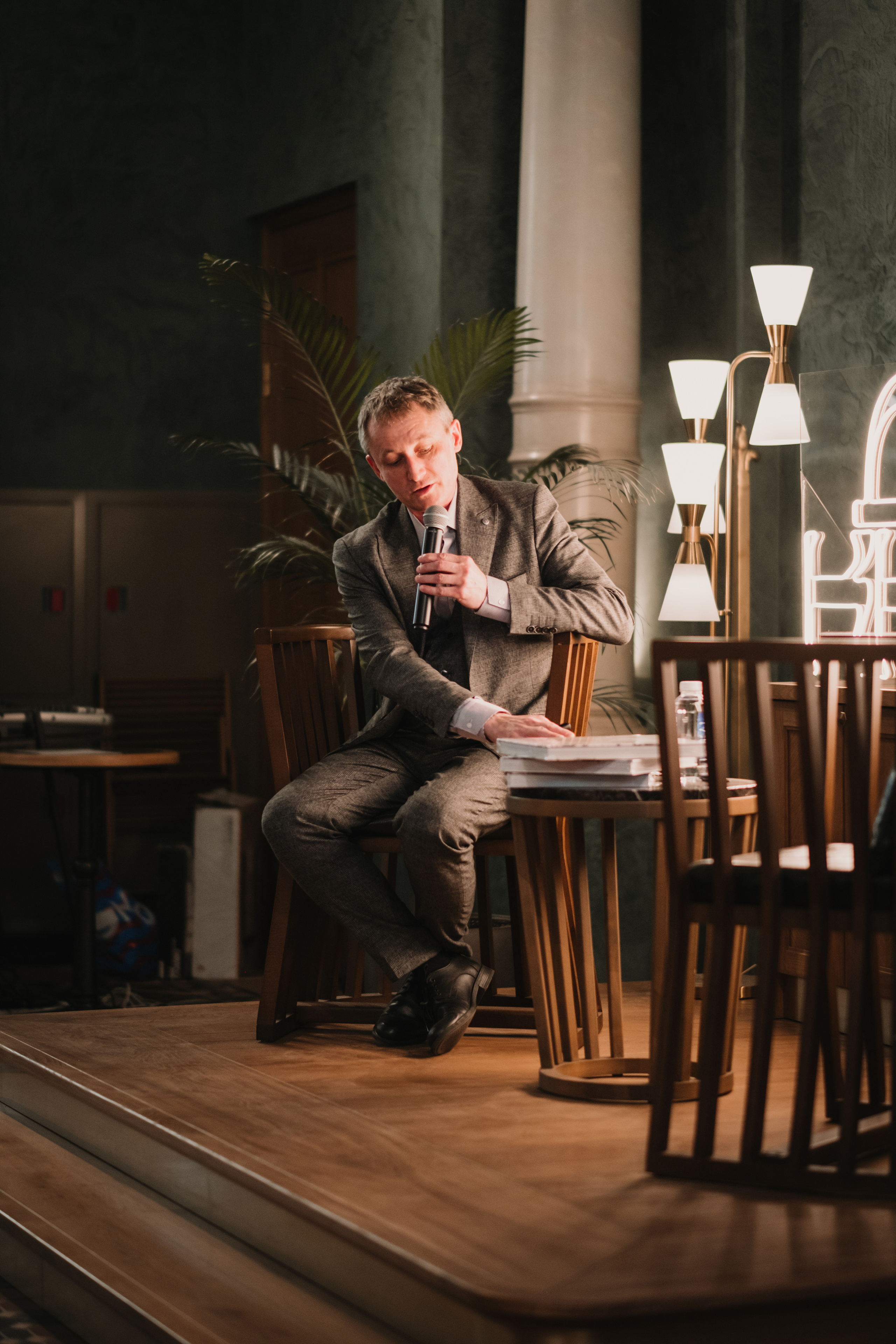 Презентация книги Александра Чепеля. Портретный и репортажный фотограф Ульяна Белчанская