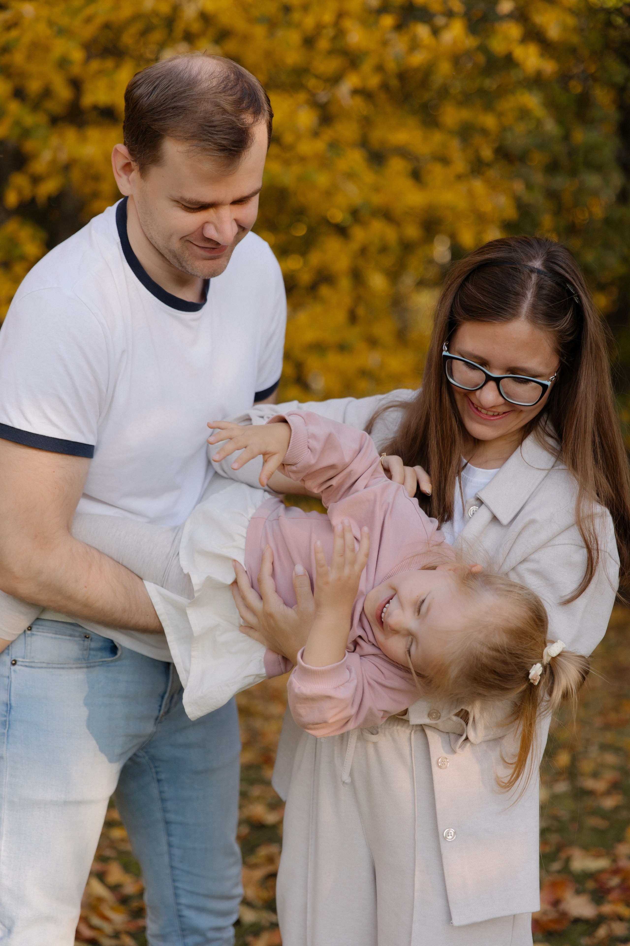 Прогулка Василисы с родителями, дядей и тетей. Семейный и свадебный фотограф в Москве и Зеленограде Пилипенко Юлия