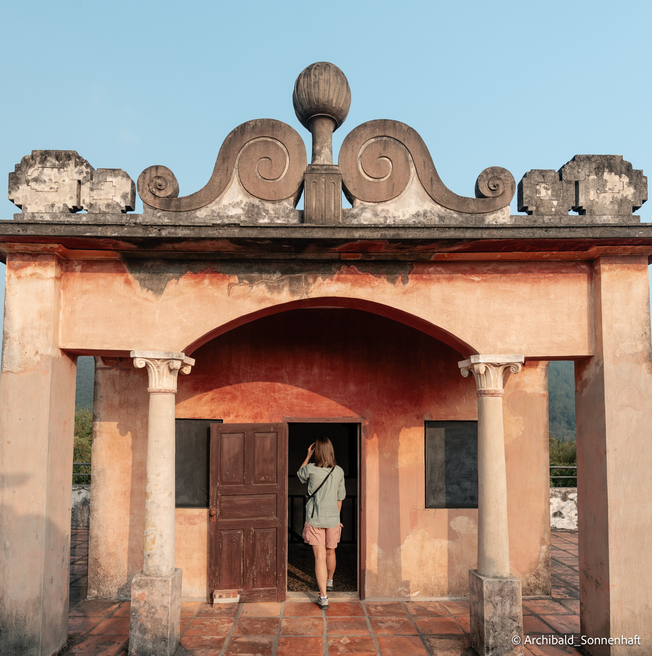 Diaolou in Kaiping. Photographer in Guangzhou, China. Archibald Sonnenhaft
