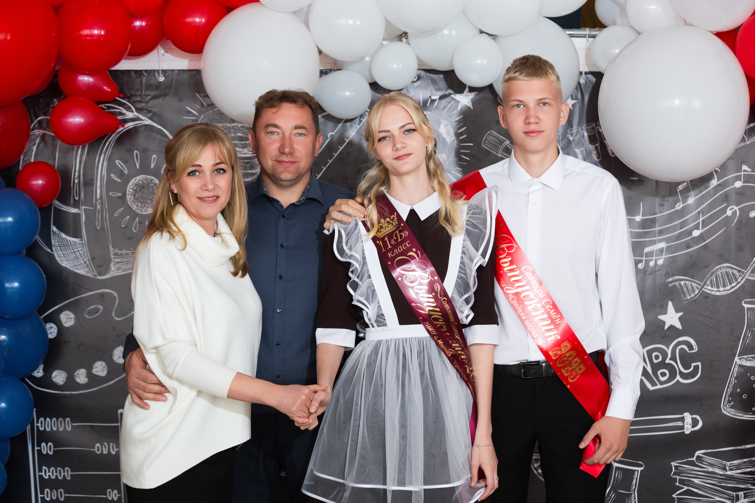 ФОТОСЕССИЯ С РОДИТЕЛЯМИ «ПОСЛЕДНИЙ ЗВОНОК — 2025» 9 ШКОЛА Г.МЦЕНСК. ТВОЙ АЛЬБОМ / ТВОИ ПРАВИЛА