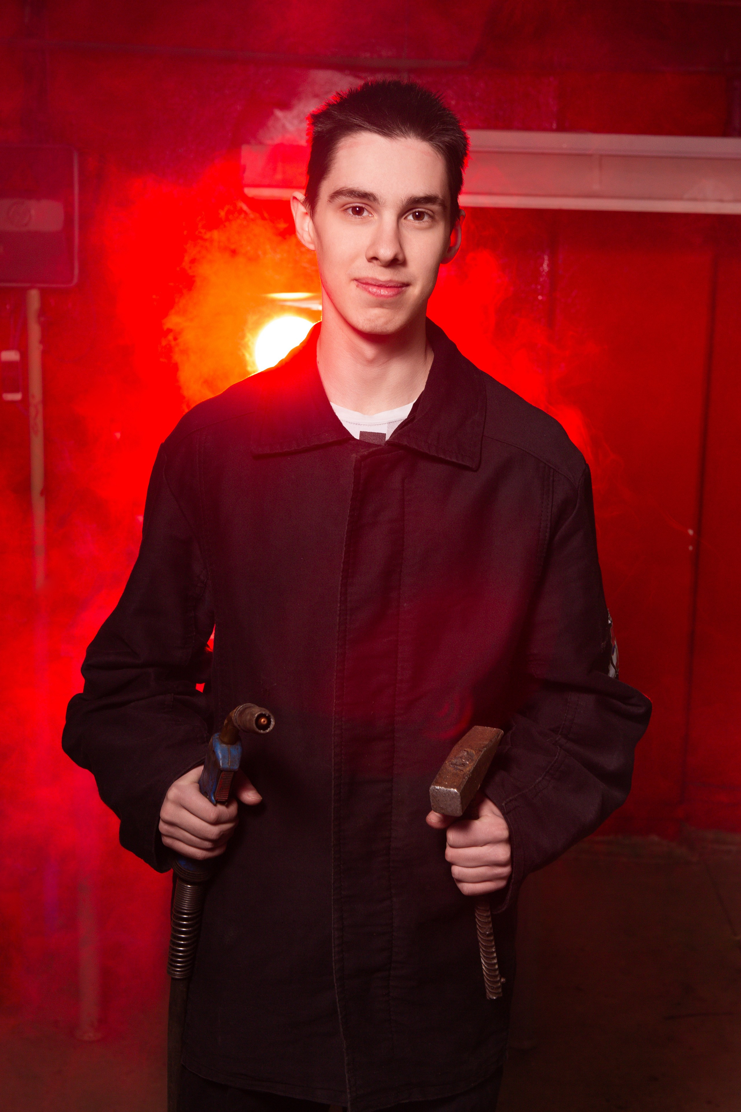 Портретная Фотосессия в Цеху для Выпускников Сварщиков | Твой Альбом Мценск. ТВОЙ АЛЬБОМ / ТВОИ ПРАВИЛА