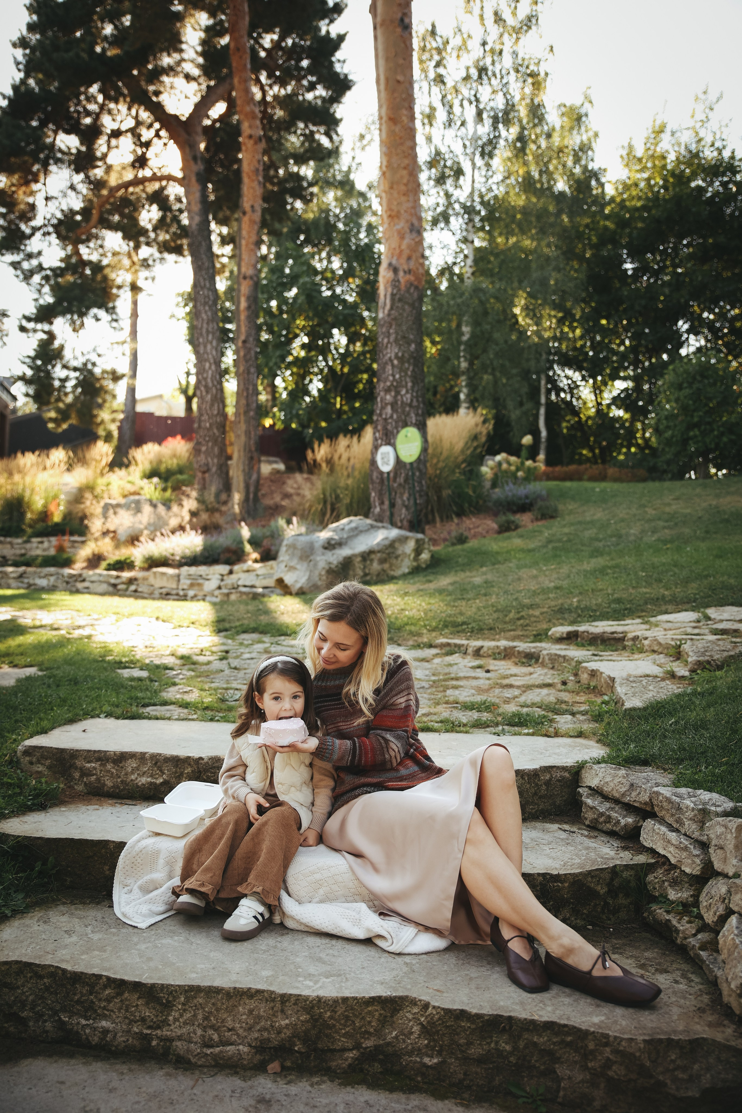 Семейная фотосессия фотосессия на день рождения мама и дочка. Фотограф Владимир Москва