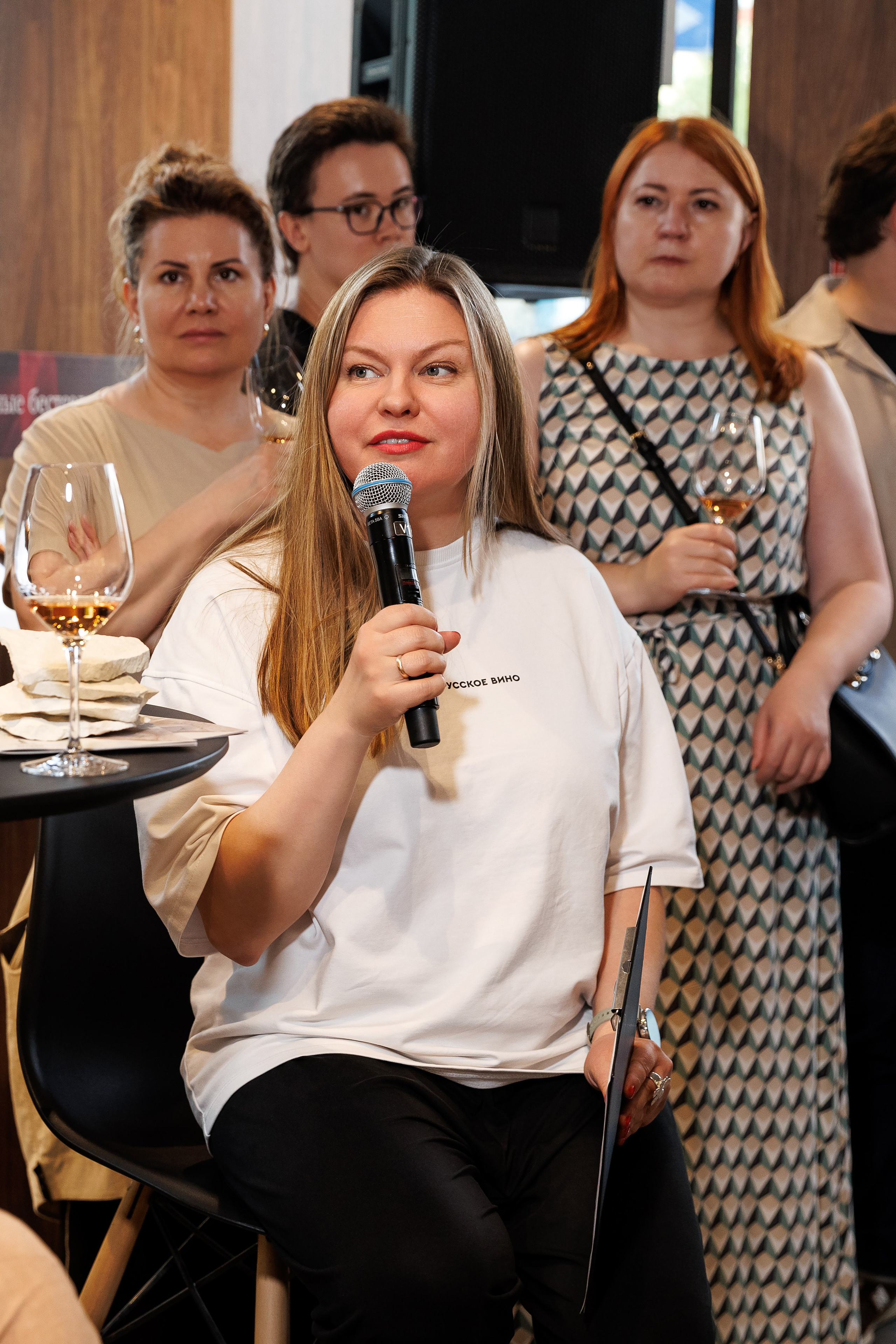 Презентация в SimpleWine. Репортажный Фотограф в Москве Александр Назаров