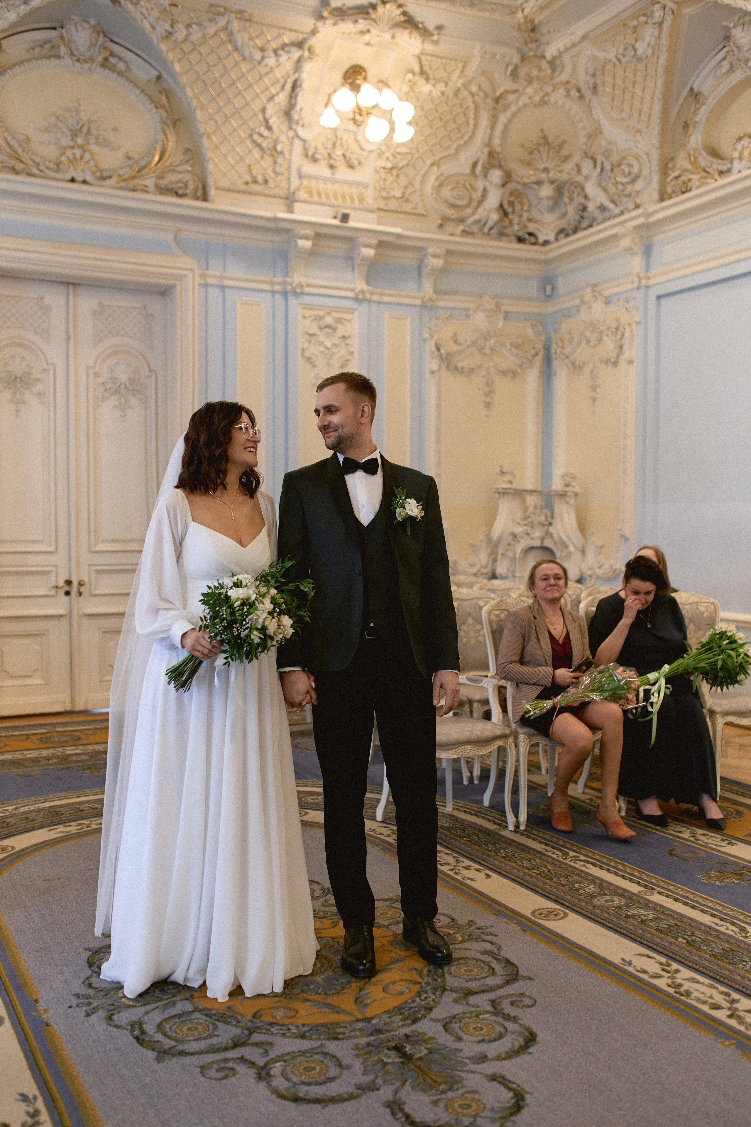 Свадебная фотосессия в Дворце Бракосочетания № 2. Сестры Карабаза. Фотографы и ретушеры в Москве и Санкт-Петербурге