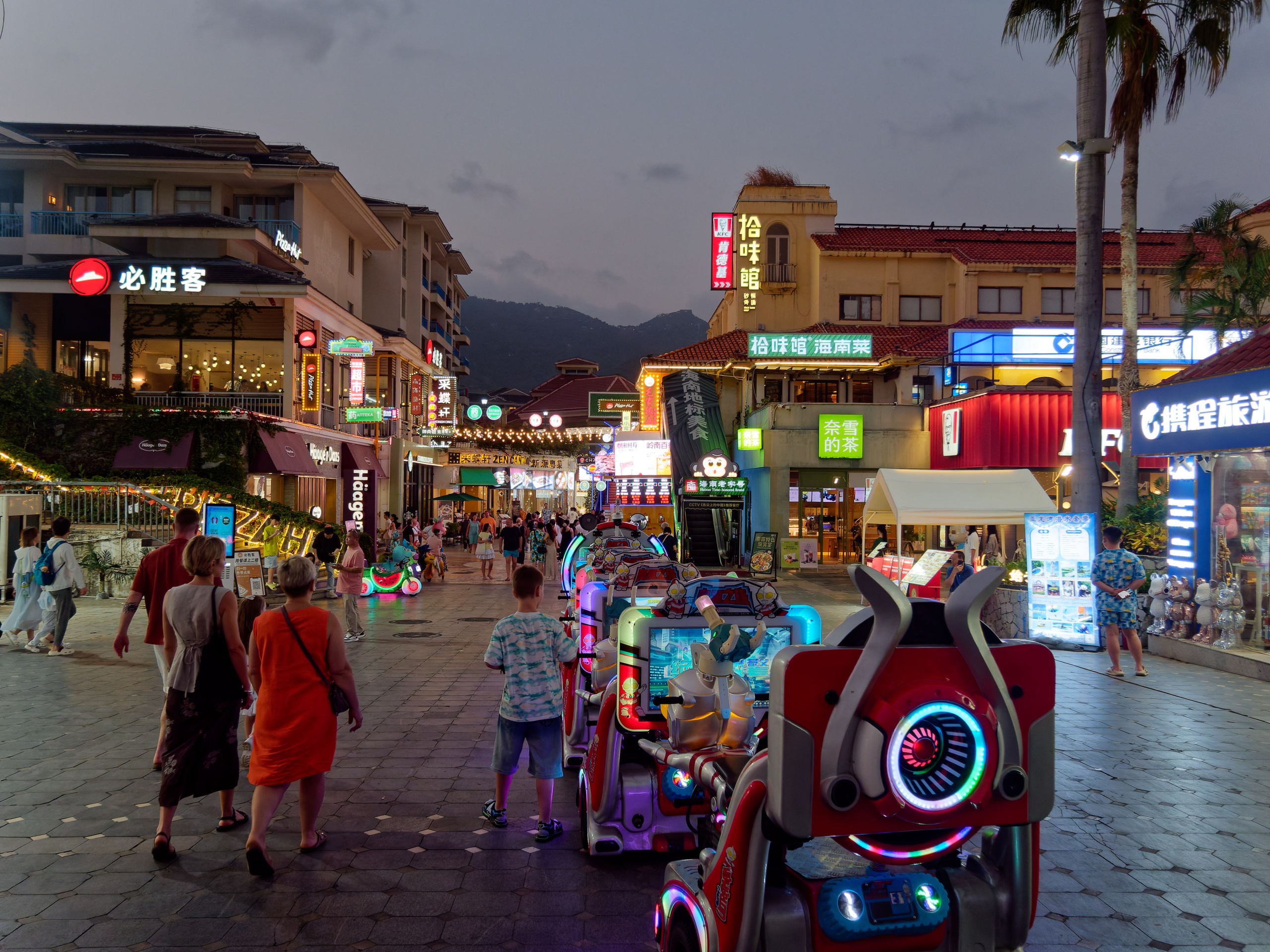 Хайнань 2026, улицы Ялунвань и Саньи. Фотопрогулки по Миру