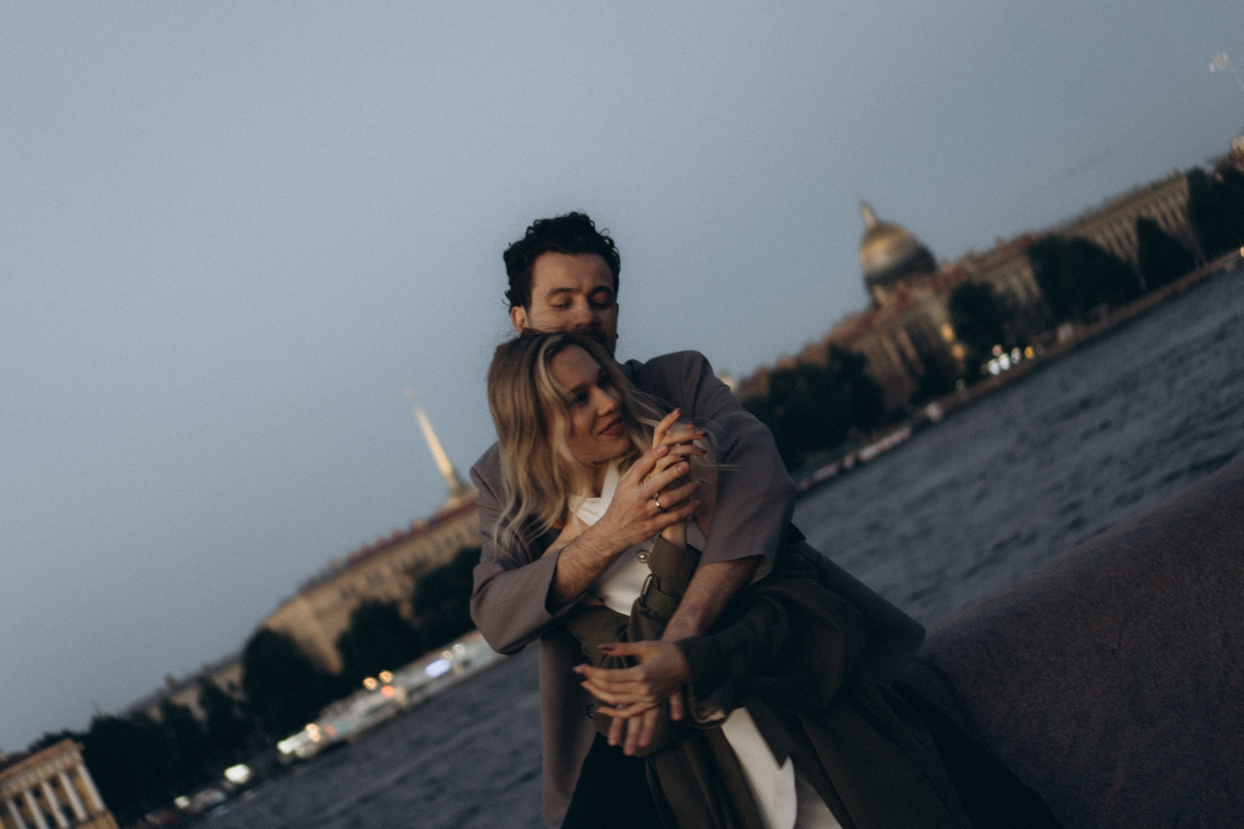 СВАДЕБНАЯ СЬЕМКА ПАРЫ НА РАССВЕТЕ В БЕЛЫЕ НОЧИ И ПРОГУЛКА С РАЗВОДНЫМИ МОСТАМИ И ПИКНИК ВОЗЛЕ ИСАКИЕВСКОГО СОБОРА. Профессиональный фотограф, Санкт-Петербург — Виктория Богомолова