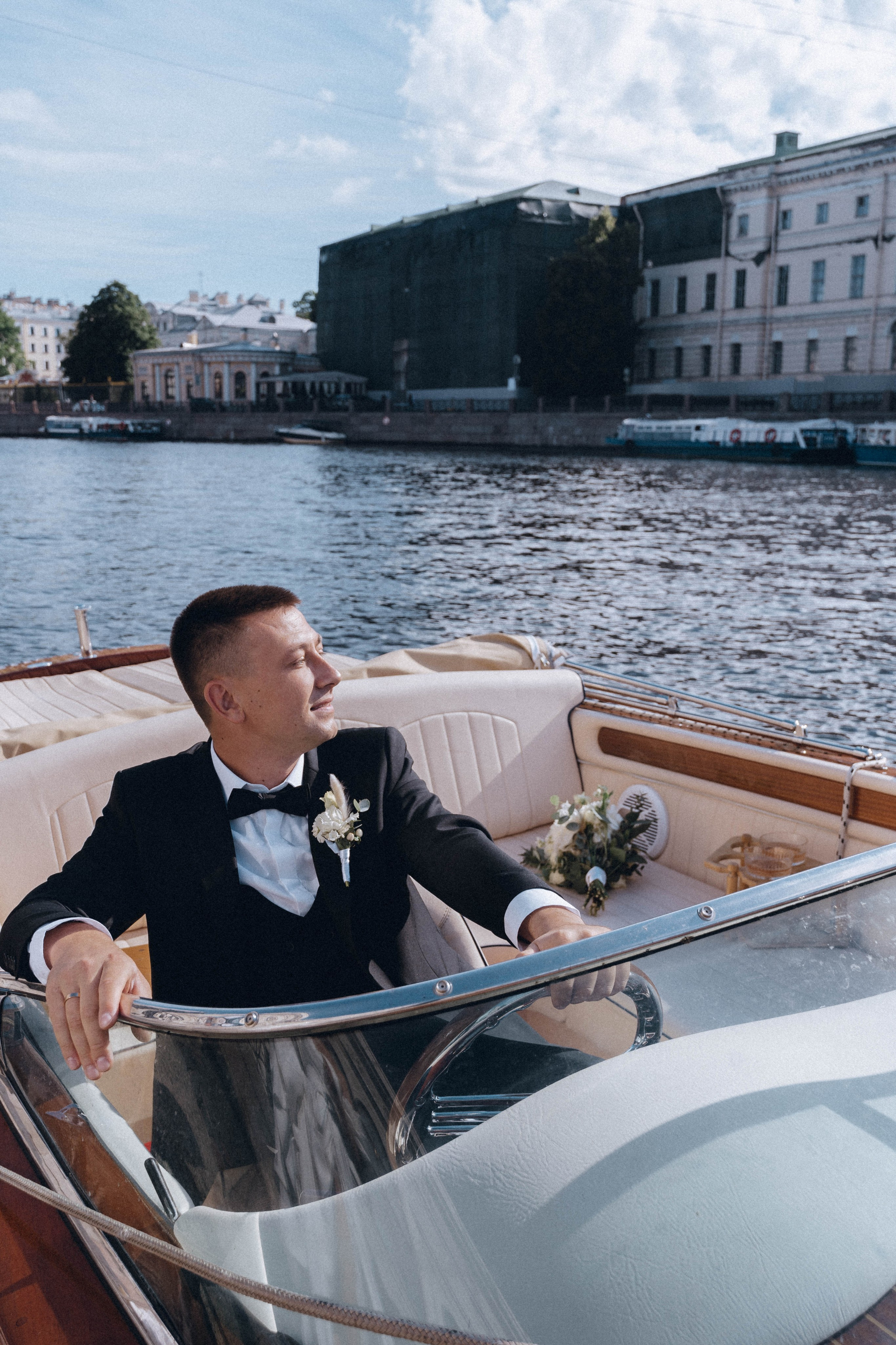 СВАДЕНБНАЯ СЬЕМКА НА КАТЕРЕ ПО КАНАЛАМ САНКТ-ПЕТЕРБУРГА И В АКВАТОРИИ НЕВЫ. Профессиональный фотограф, Санкт-Петербург — Виктория Богомолова