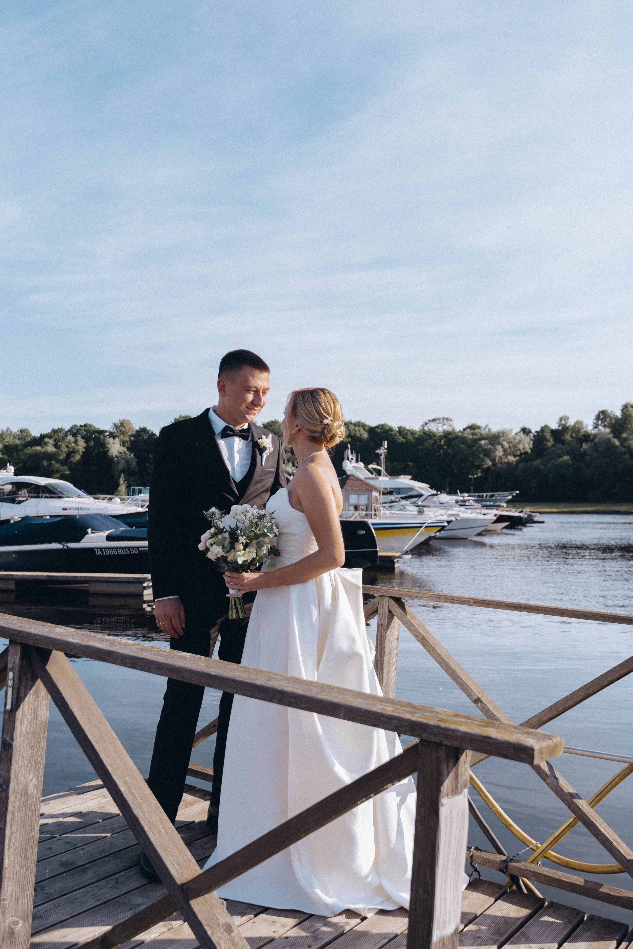 СВАДЕНБНАЯ СЬЕМКА НА КАТЕРЕ ПО КАНАЛАМ САНКТ-ПЕТЕРБУРГА И В АКВАТОРИИ НЕВЫ. Профессиональный фотограф, Санкт-Петербург — Виктория Богомолова