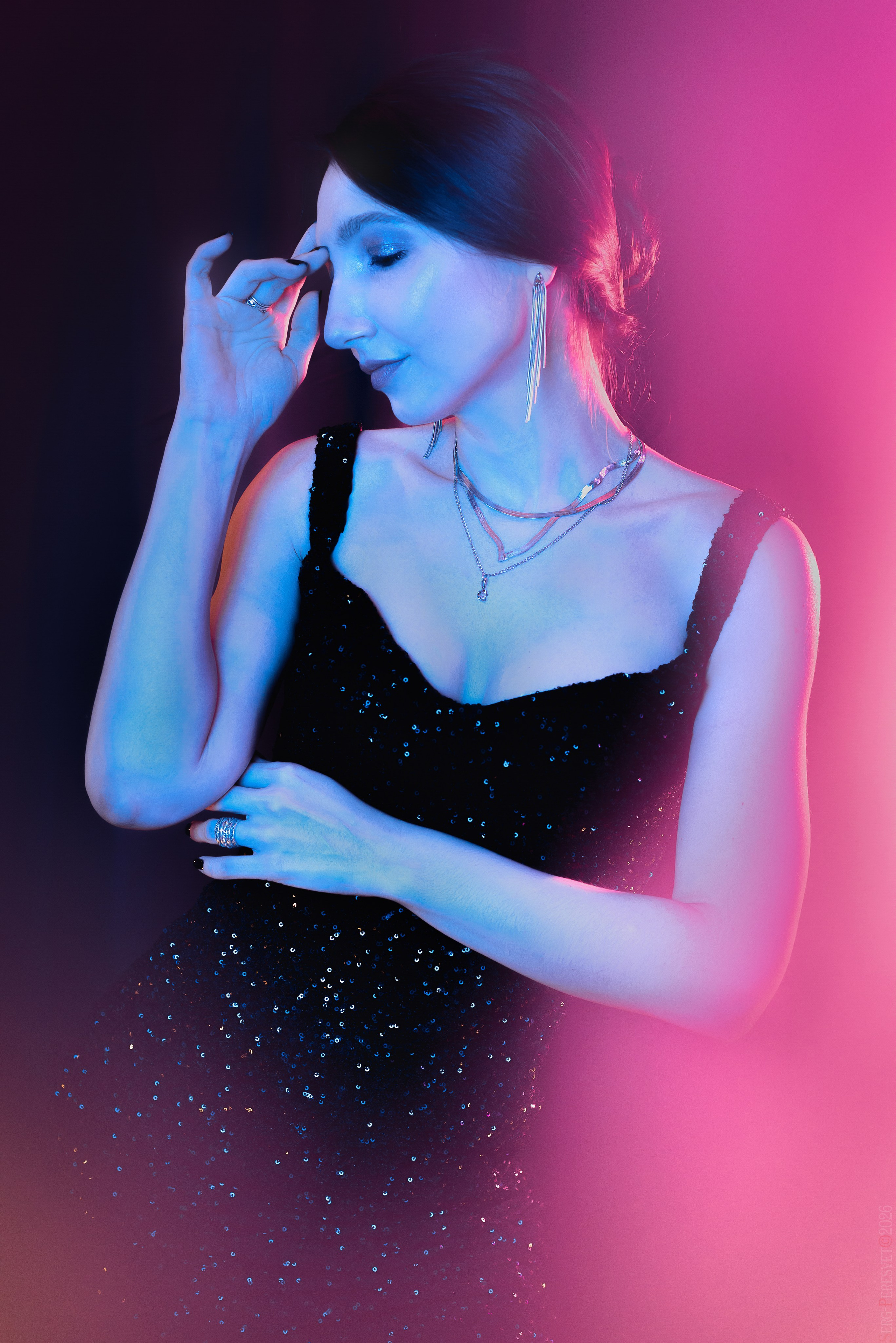 Фотосессия в студии для девушек в Москве - фотограф Сергей Пересвет. Ваш фотограф на праздник в Москве, Раменском, Жуковском, Люберцах