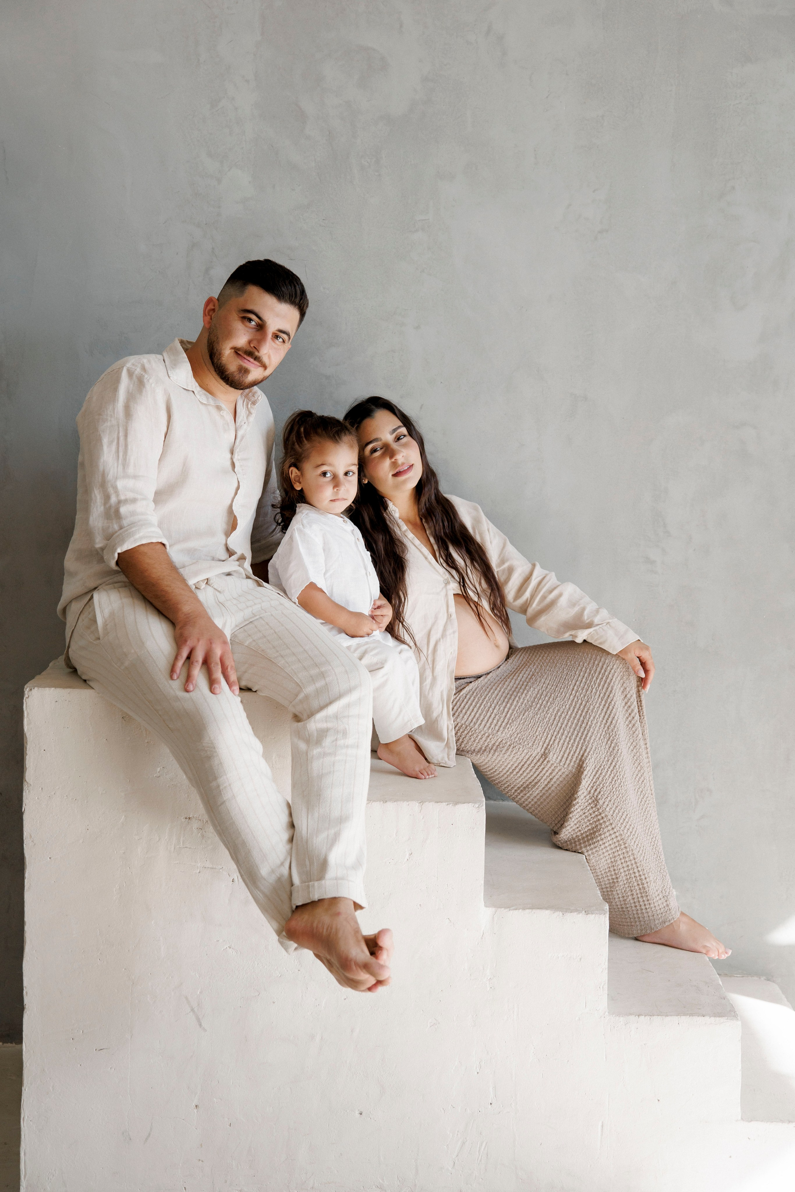 Pregnancy photoshoot inside the Grey Studio. Главная