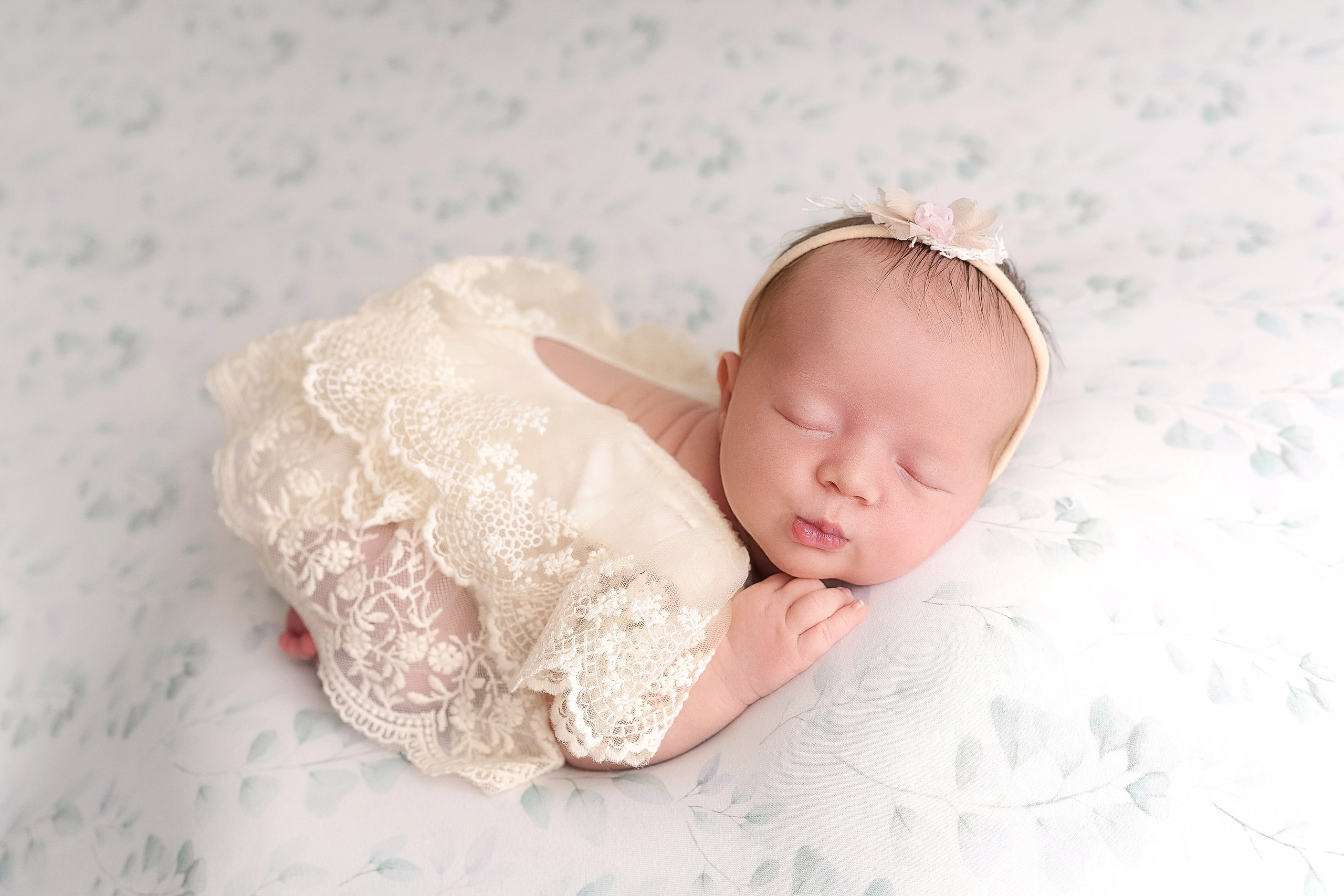 Newborn. Фотограф новорожденных и детский фотограф в Екатеринбурге Ксени