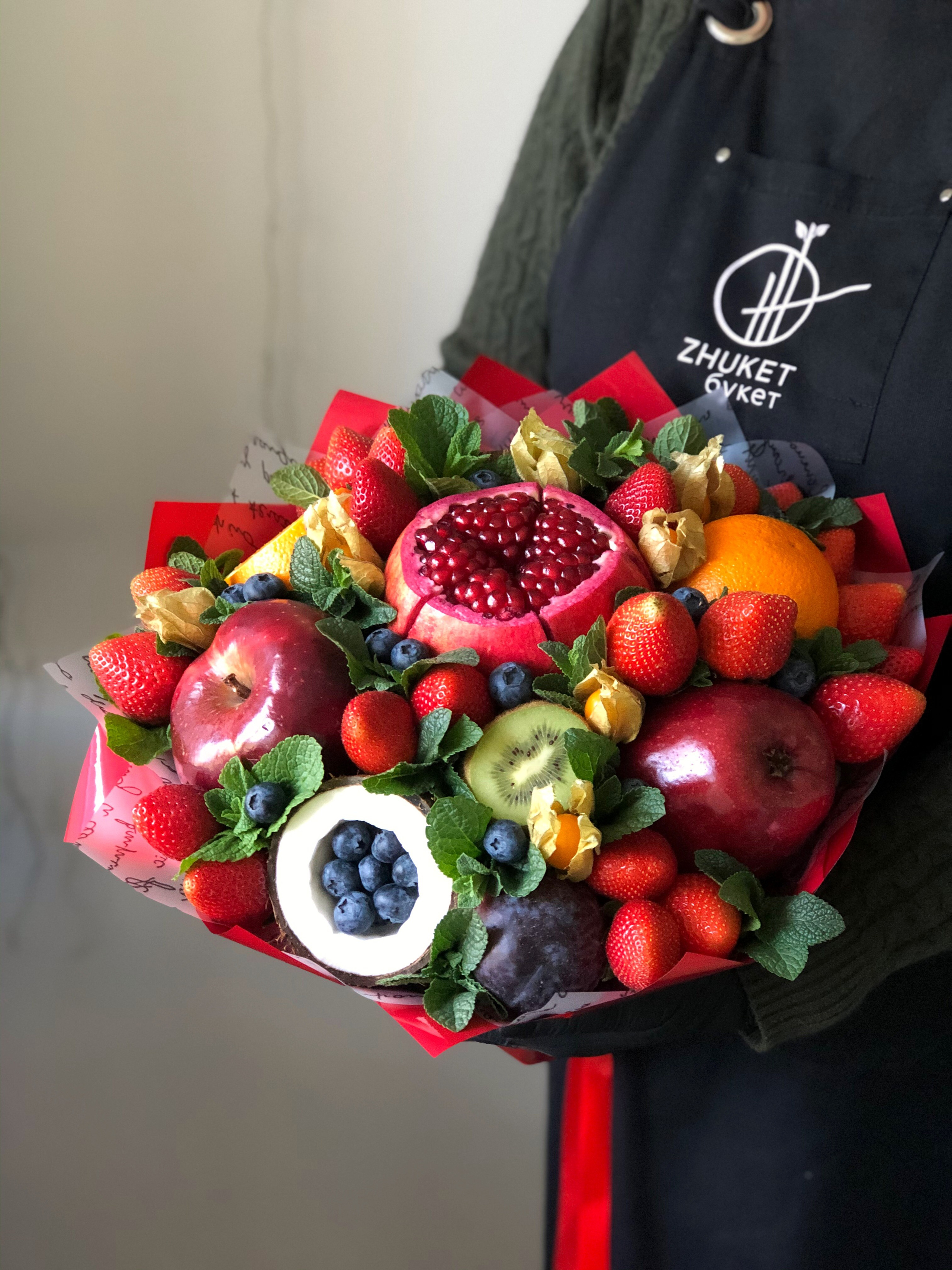 Фруктовые. Выездной кейтеринг, съедобные букеты, торты и сладости на заказ