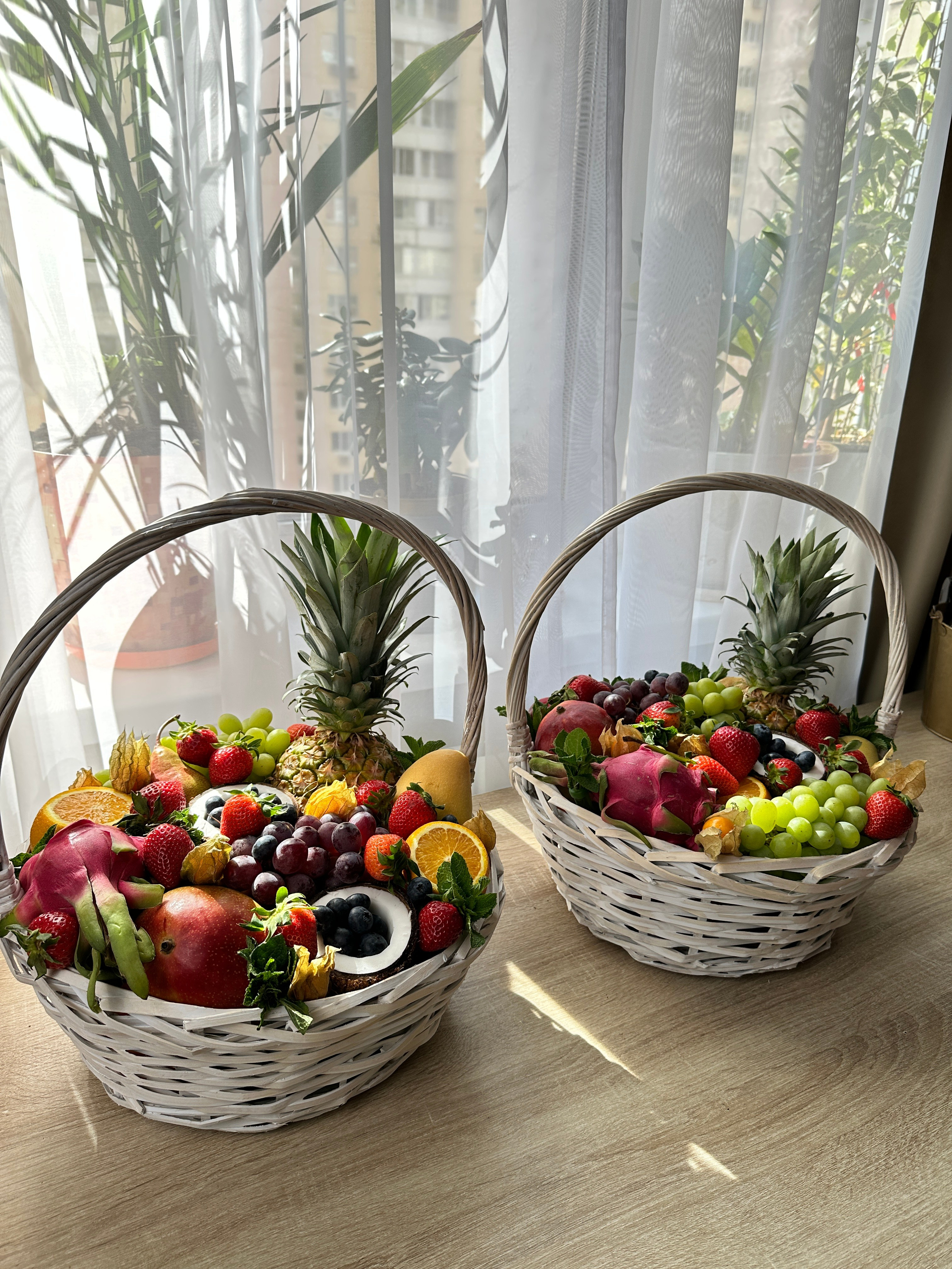 Корзины. Выездной кейтеринг, съедобные букеты, торты и сладости на заказ