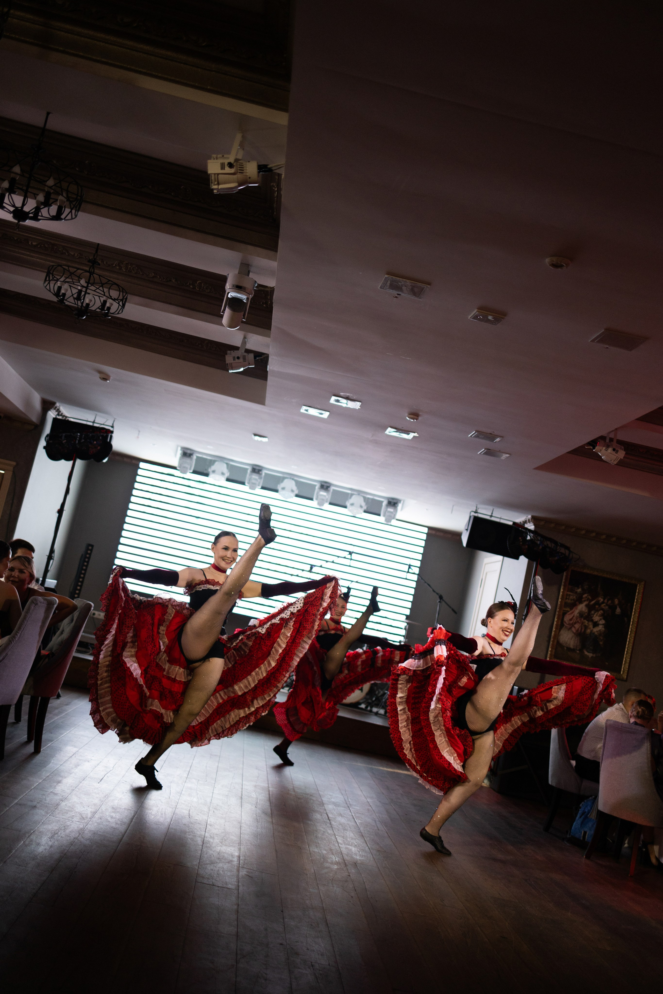 И в конце вечера мы выпьем шампанское за наш день