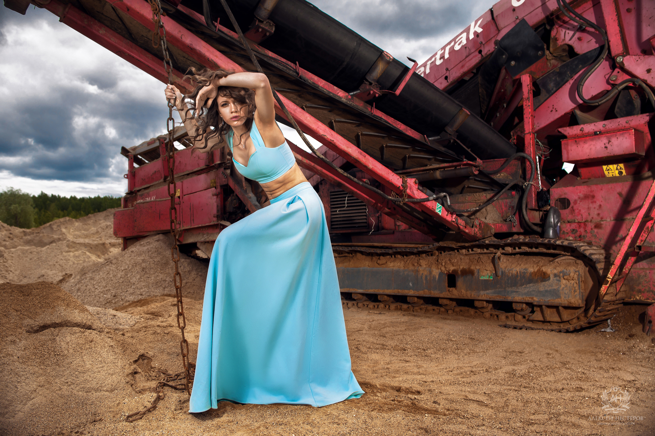 Фотосъемка в платье, фотосъемка в карьере, фотосъемка с строительной техникой, фотосъемка на природе, 