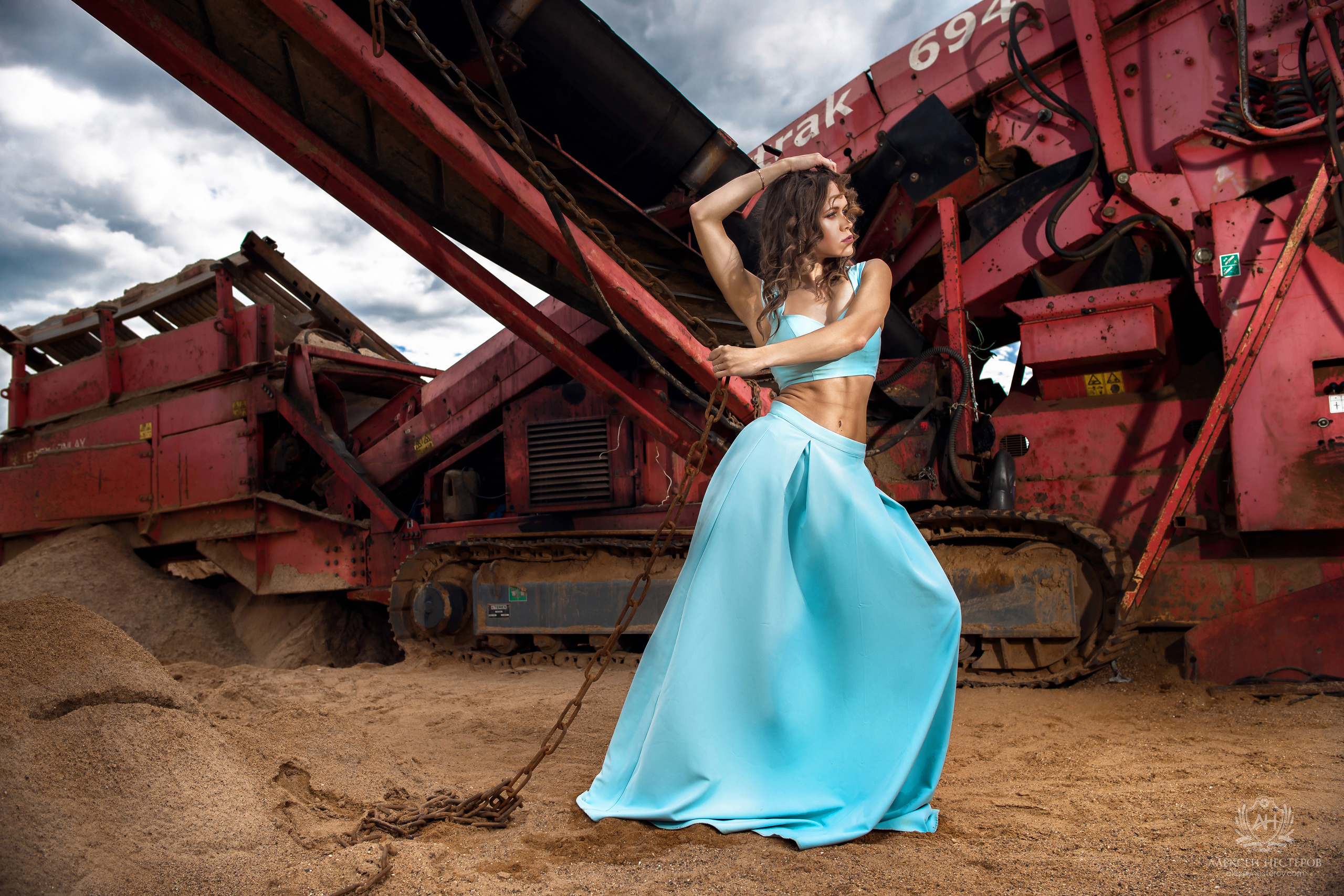 Фотосъемка в платье, фотосъемка в карьере, фотосъемка с строительной техникой, фотосъемка на природе, 