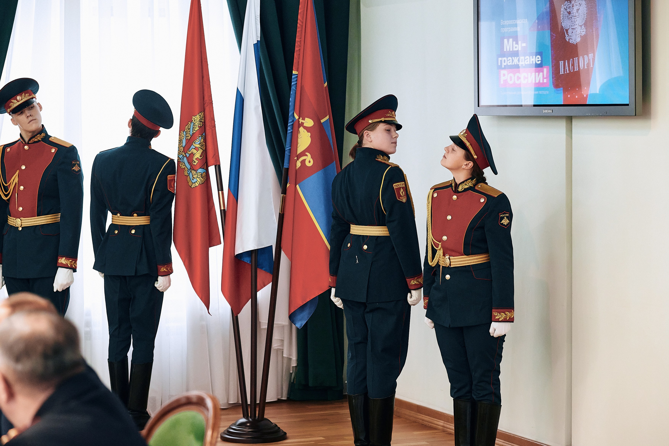 Получение паспорта. Мэрия г. Красноярск. Семейный и репортажной фотограф в Красноярске и Москве Виктор Бабинцев