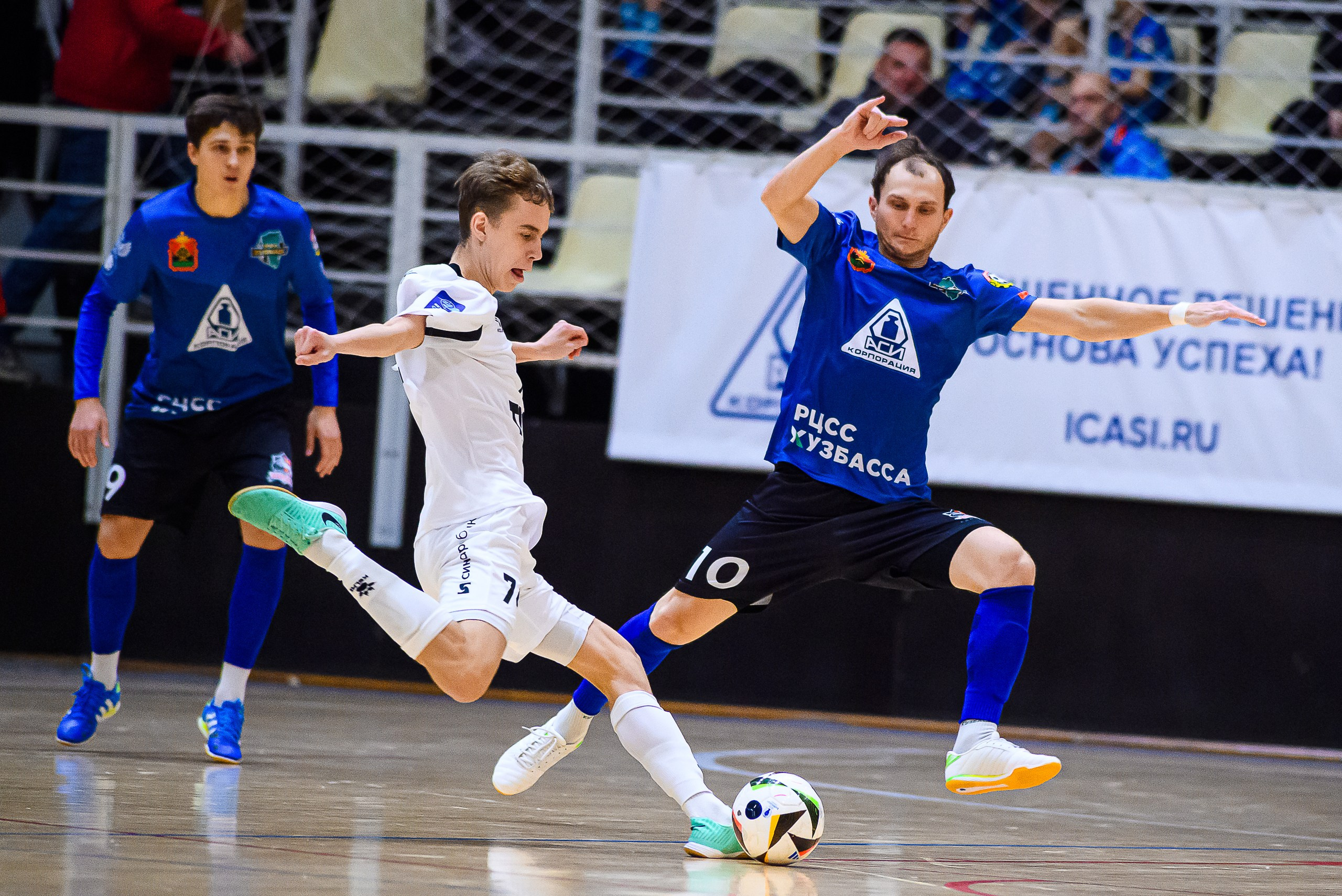 Высшая лига по футзалу — Сезон 2024-2025 — 2ой тур. Репортажный фотограф в Кемерово