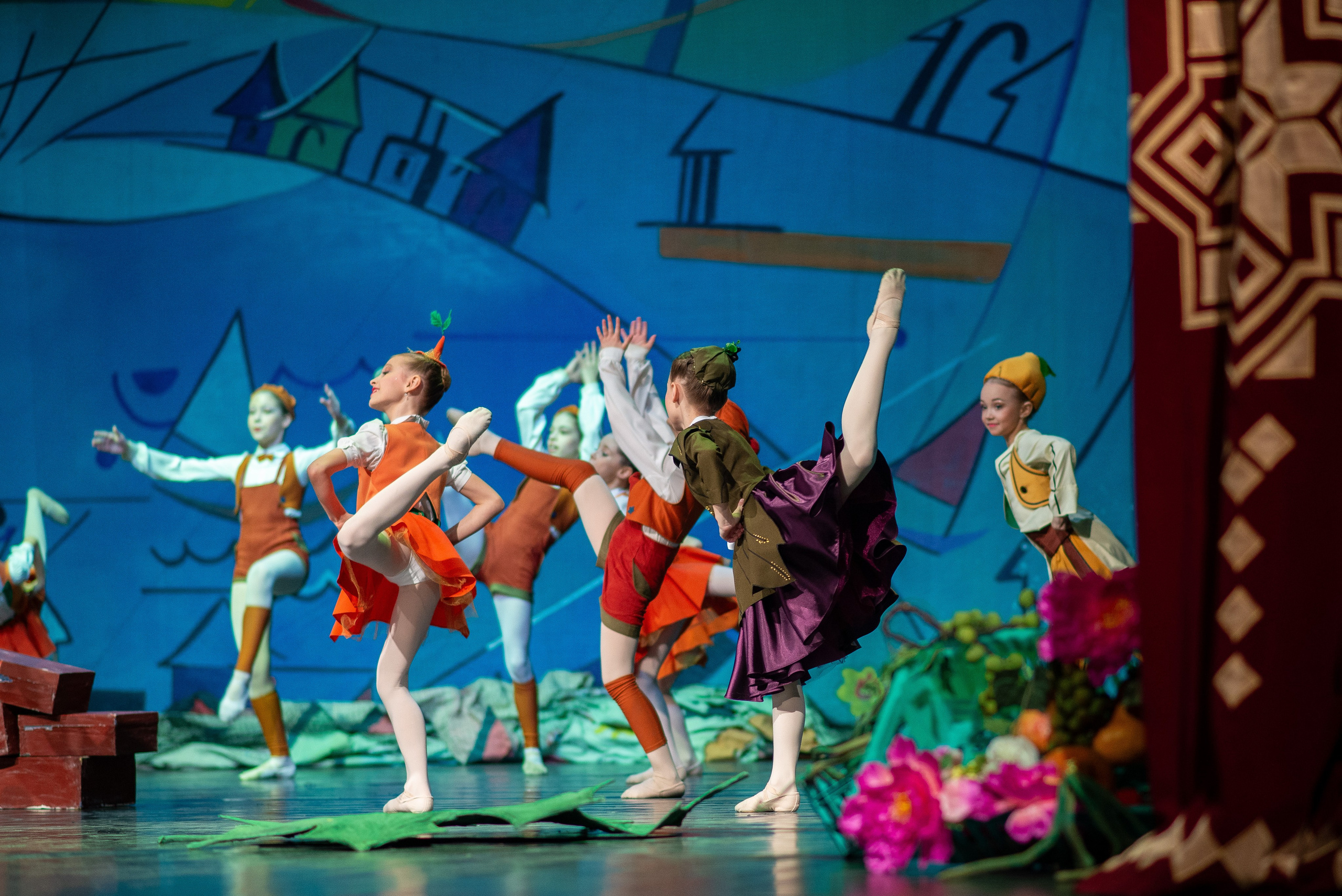 Выступление юных балерин. Семейный фотограф на выписку из роддома и крещение Минск Настя Гришук