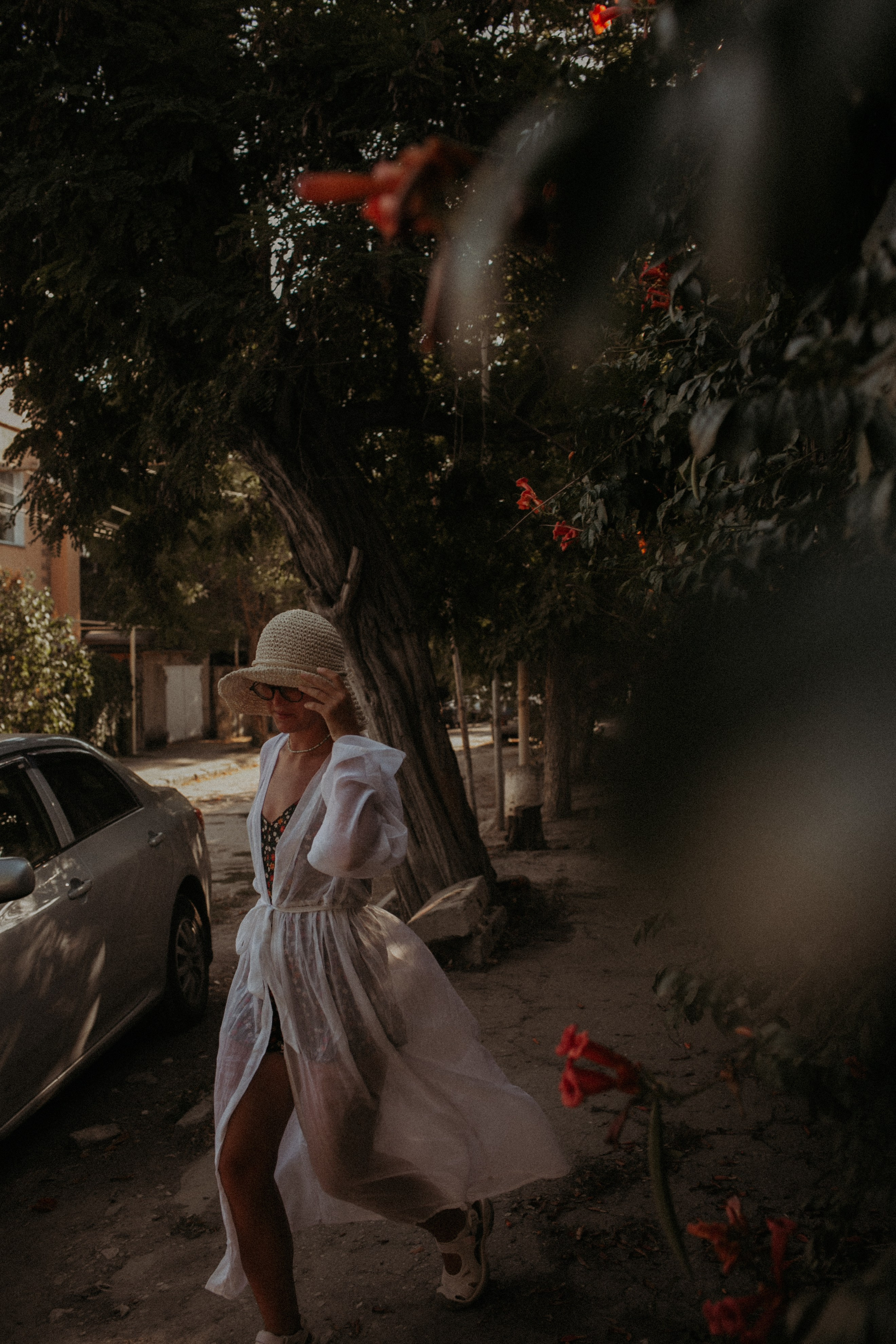 Фотосессия девушки в цветах летом. Свадебный и репортажный фотограф в Ярославле и Санкт-Петербурге Роман Микрюков