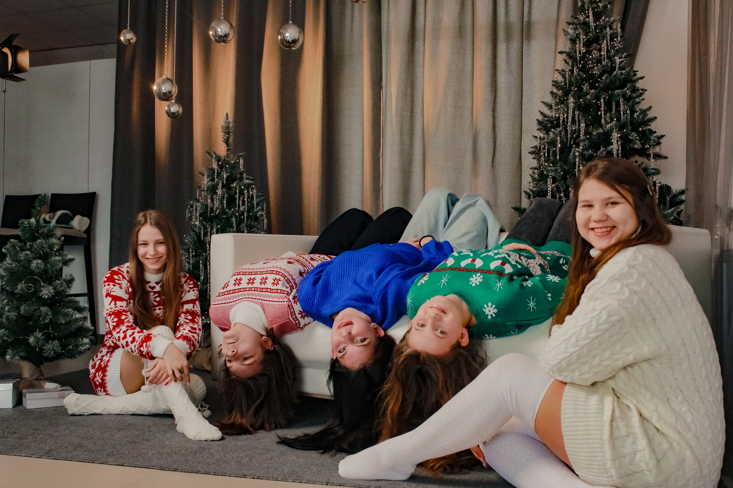 8 класс Новогодняя 2024. Лиза Рязанцева