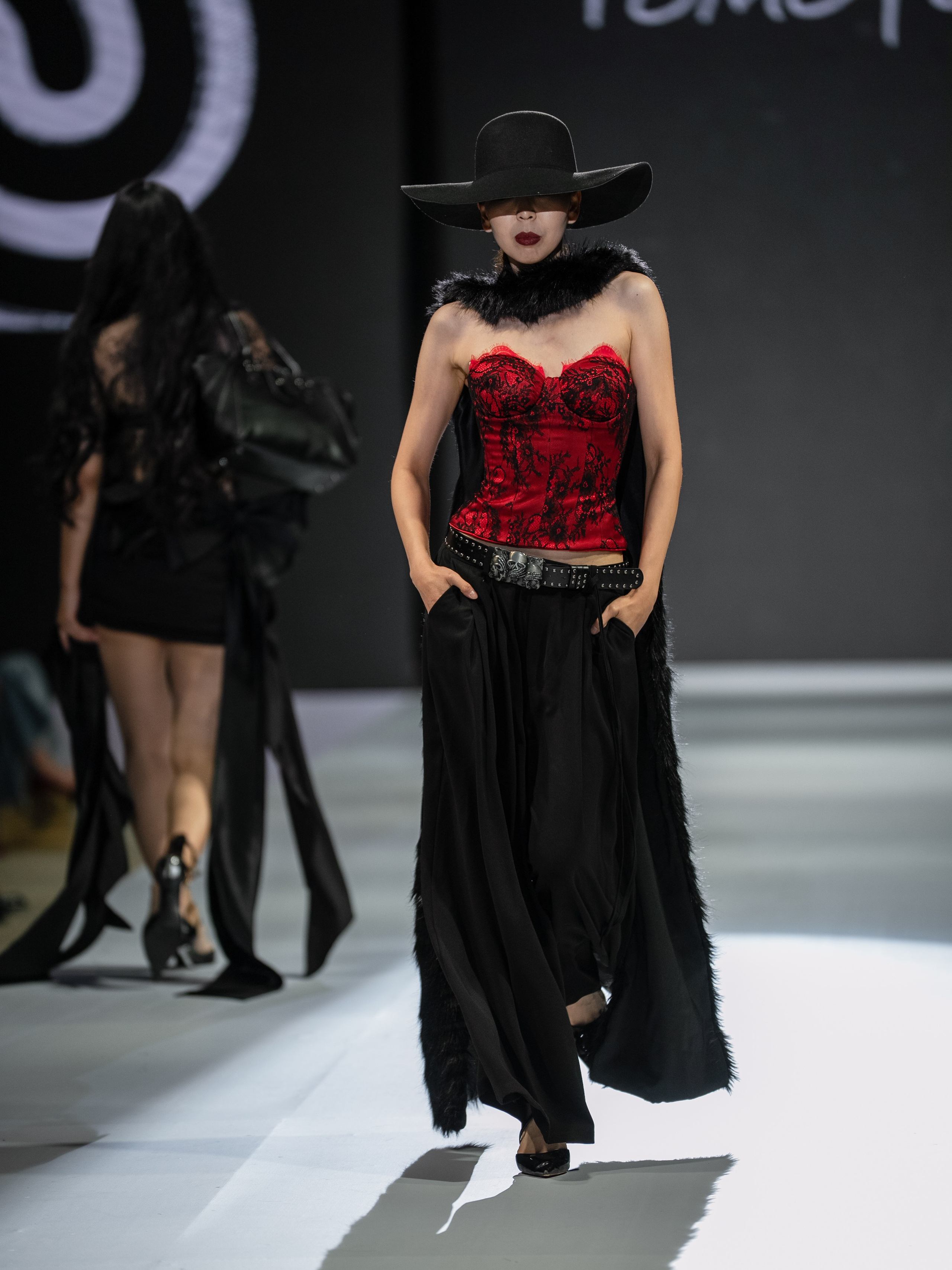 Eurasia Fashion Week Tomoyov. Сайт Алматинского НЮ АРТ, будуар и фэшн фотографа Дениса Карпенко