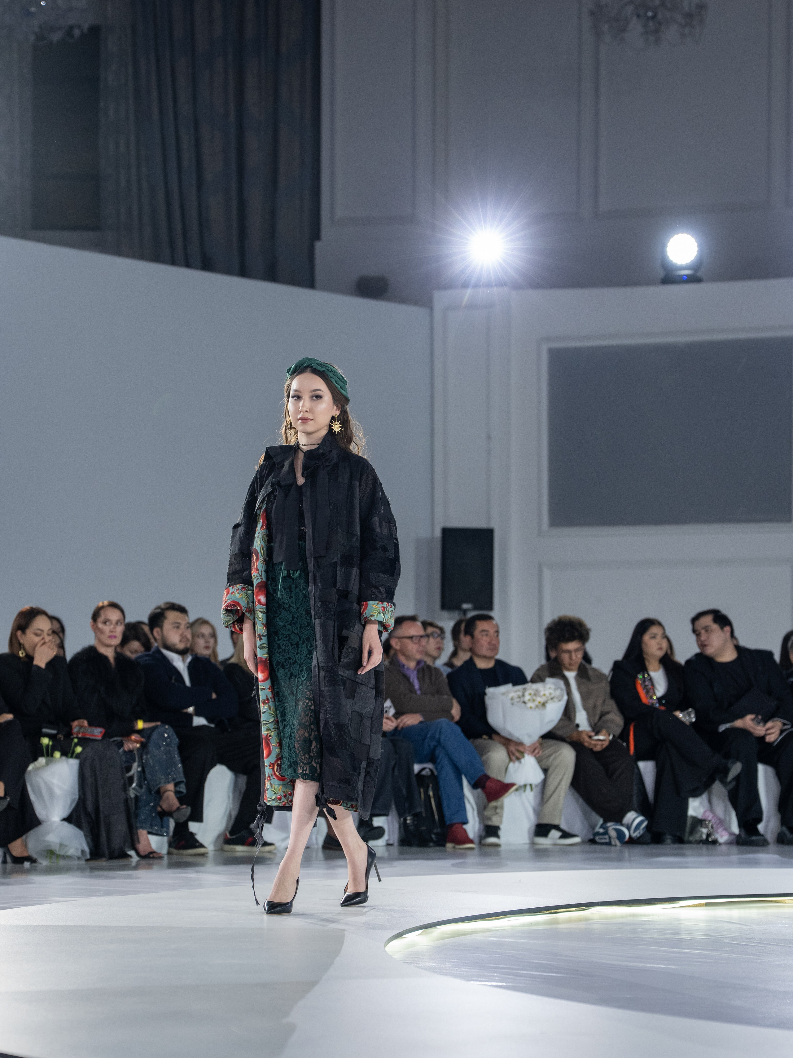 Дизайнер Kharchi. Сайт Алматинского НЮ АРТ, будуар и фэшн фотографа Дениса Карпенко