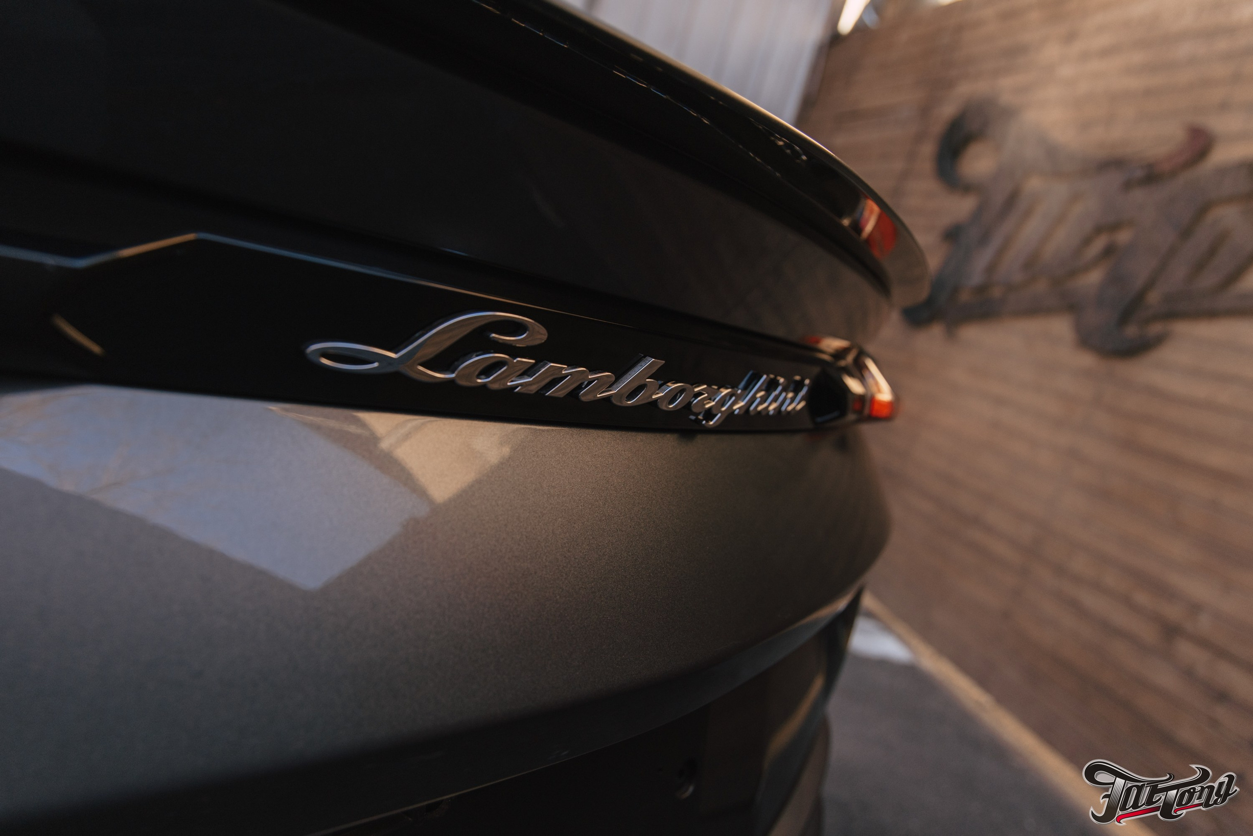 Lamborghini Urus перешив поврежденных элементов салона, окрас капота и деталей. DeLorein