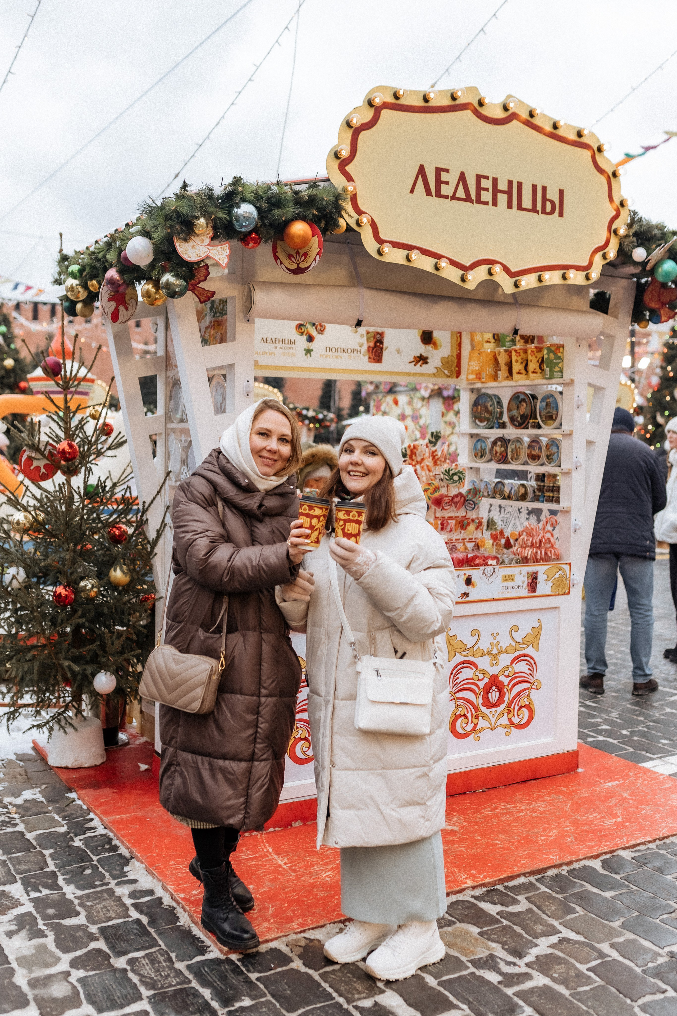 Новогодняя прогулка, ГУМ-ярмарка. Ира и Маша!. Профессиональный фотограф, Москва |Видное Елена Елизарова