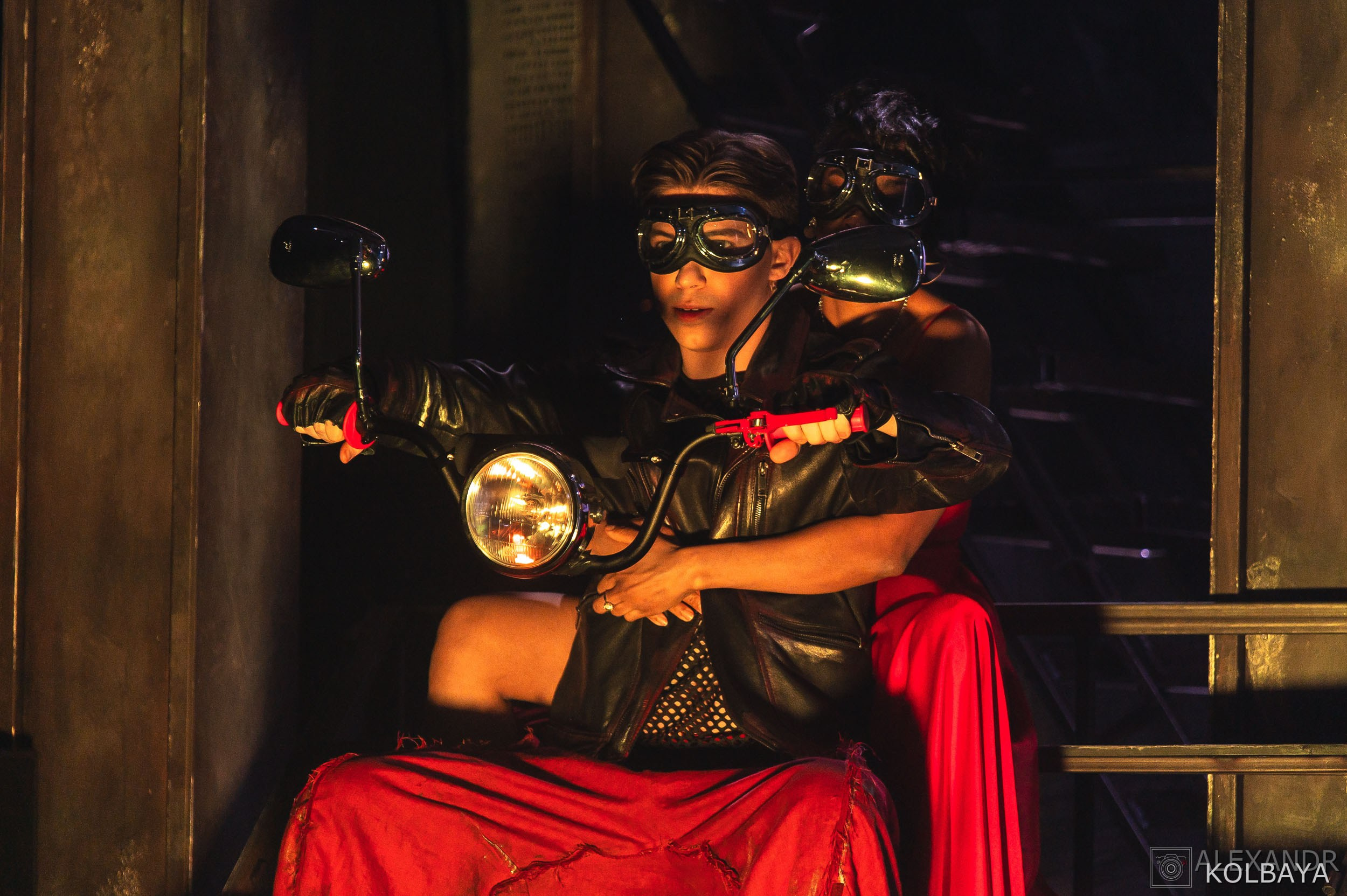 Фотографии со спектакля «Однажды в городе N». Концертный и театральный репортажный фотограф в Москве Александр Колбая