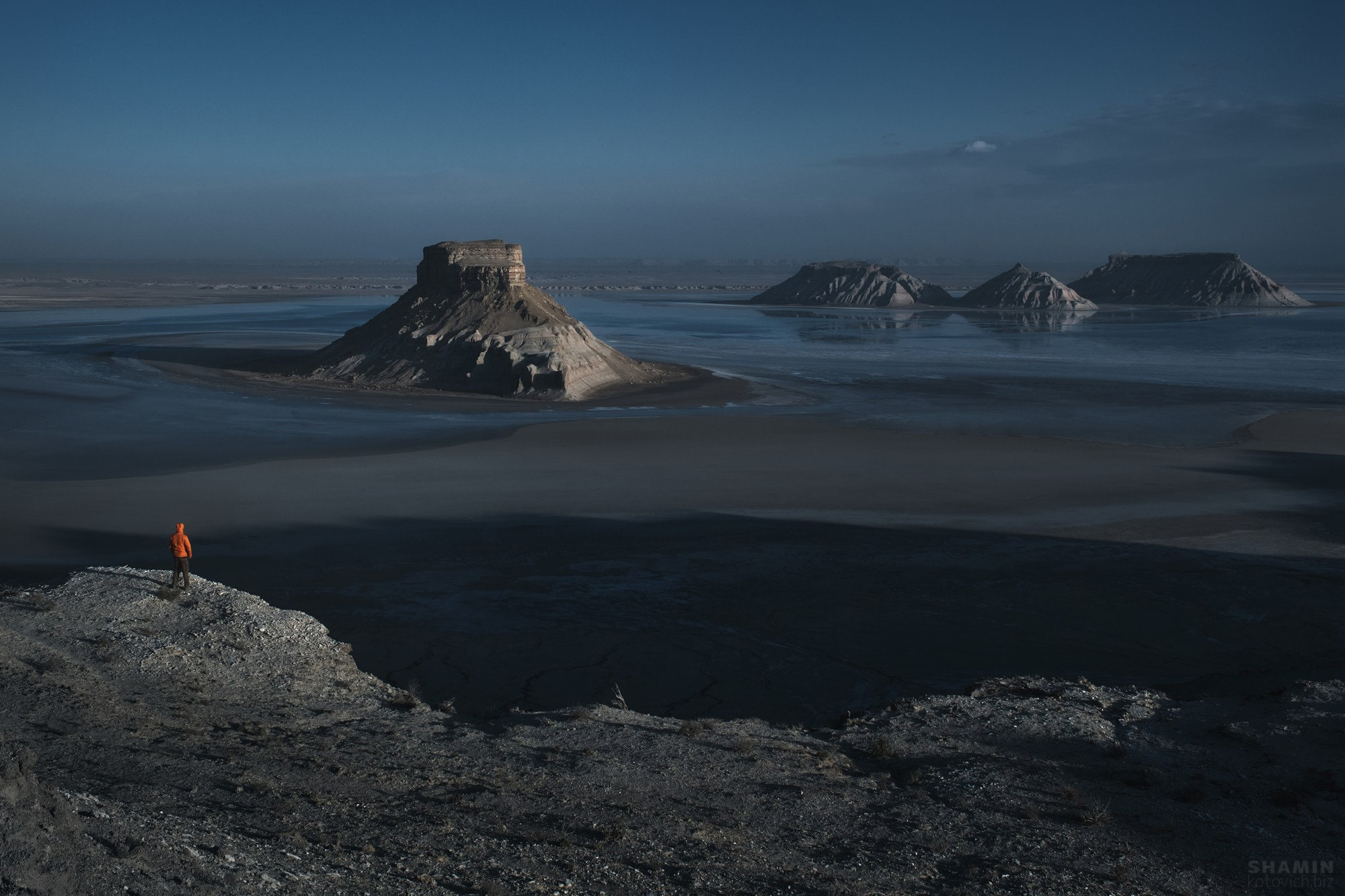 Пейзажи Казахстана и Мангистау — плато Устюрт, урочище Бозжыра, степи и каньоны западного Казахстана. Свет, тишина и контрасты пустынных ландшафтов. Фотограф Константин Шамин