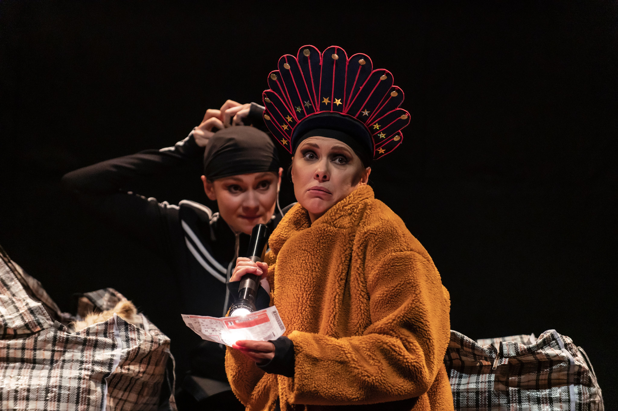 Спектакль "Магазин", Небольшой Драматический Театр /Санкт-Петербург/. Татьяна Колганова, Анна Шельяпкова, Михаил Тараканов