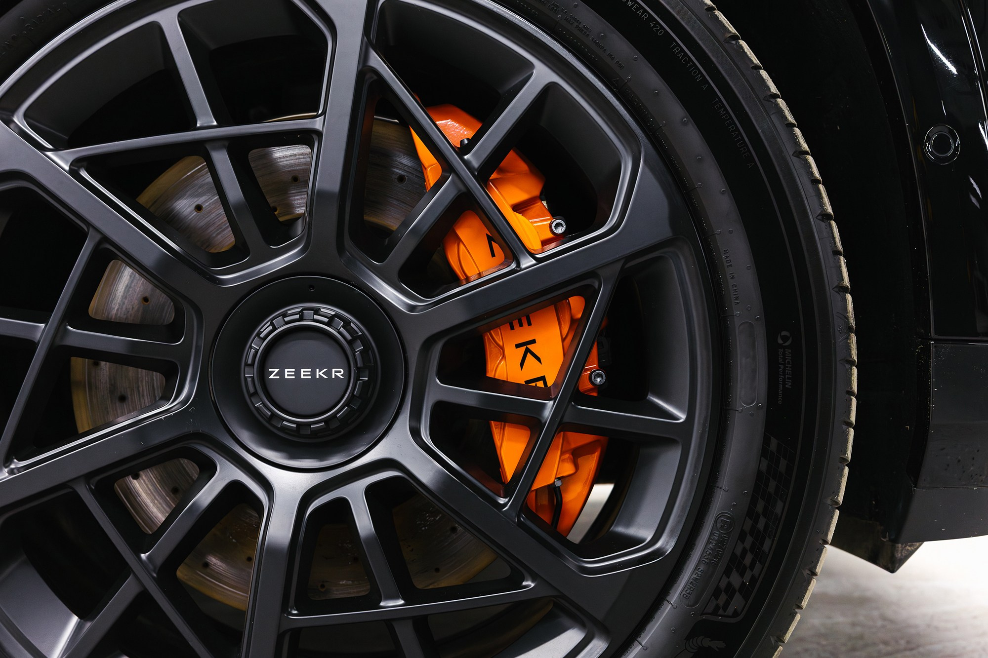 Zeekr 9X 2.0hyb 4WD AT (1401 л. с.) 2025. Автосалон «Х-Авто»