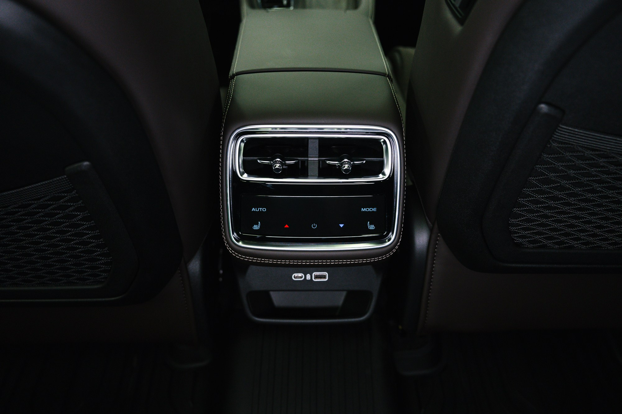 Geely Monjaro 2.0 4WD AT (238 л. с.). Автосалон «Х-Авто»