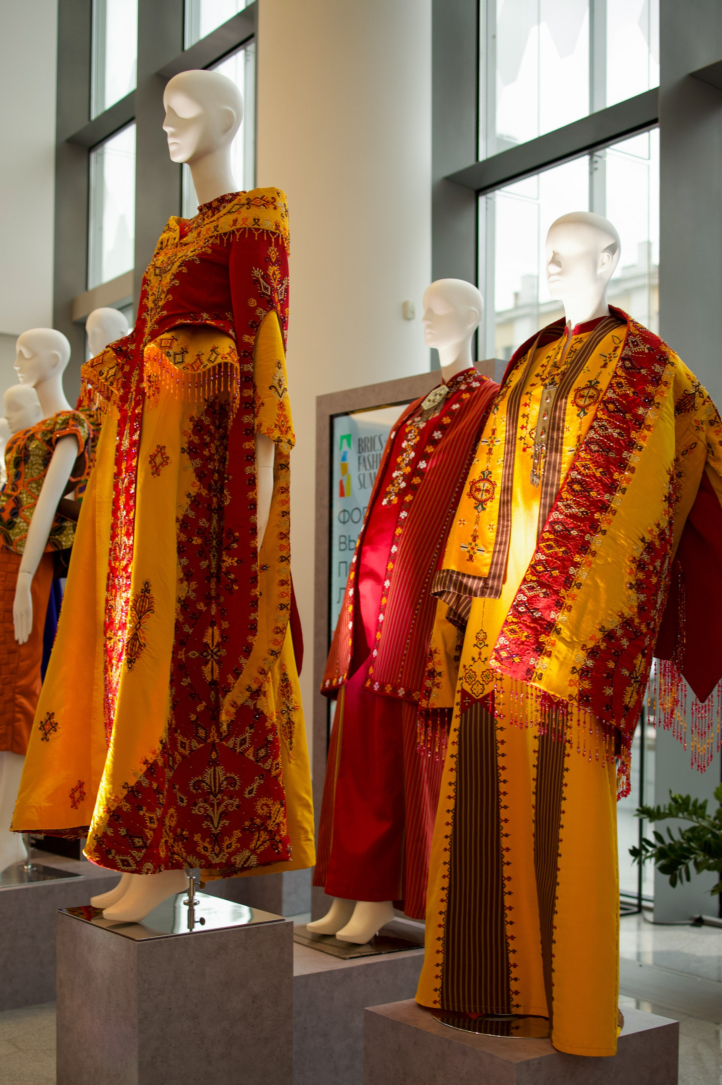 Выставка Наследие Fashion summit BRICS 2024. Фотосессии и репортаж — Фотограф в Москве — Рина Серёгина