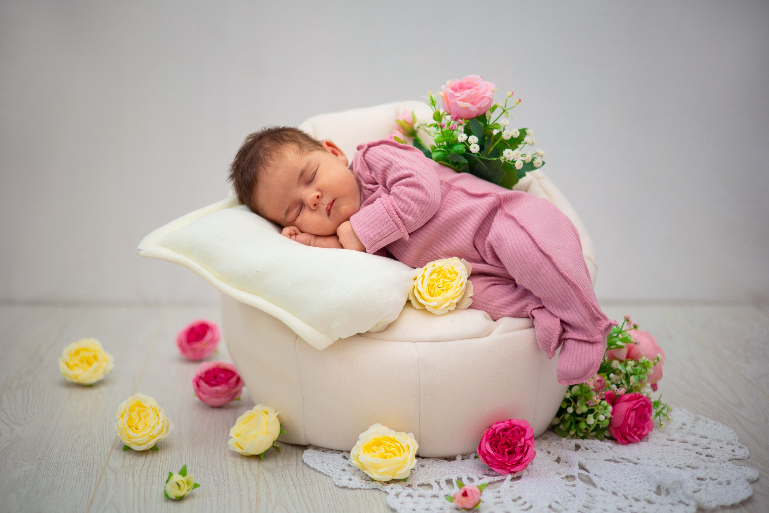 Маша с цветами. Семейный и детский фотограф в Михайловке Татьяна Лестьева