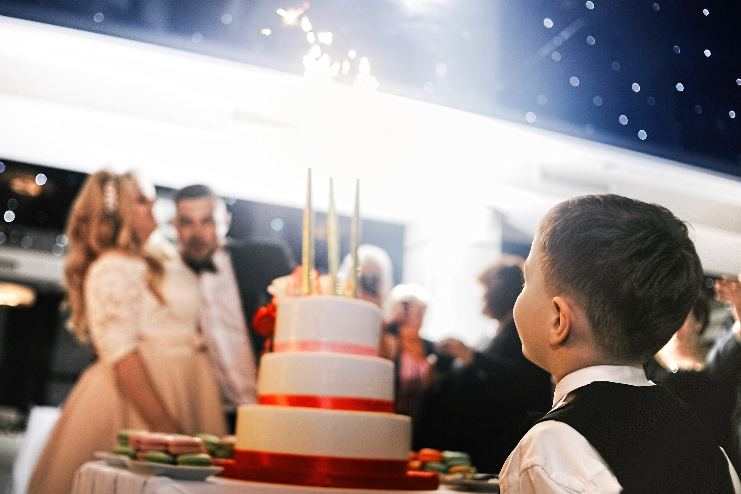 Красивый торт из кондитерской Salve Adore попал в кадр свадебного фотографа в Москве