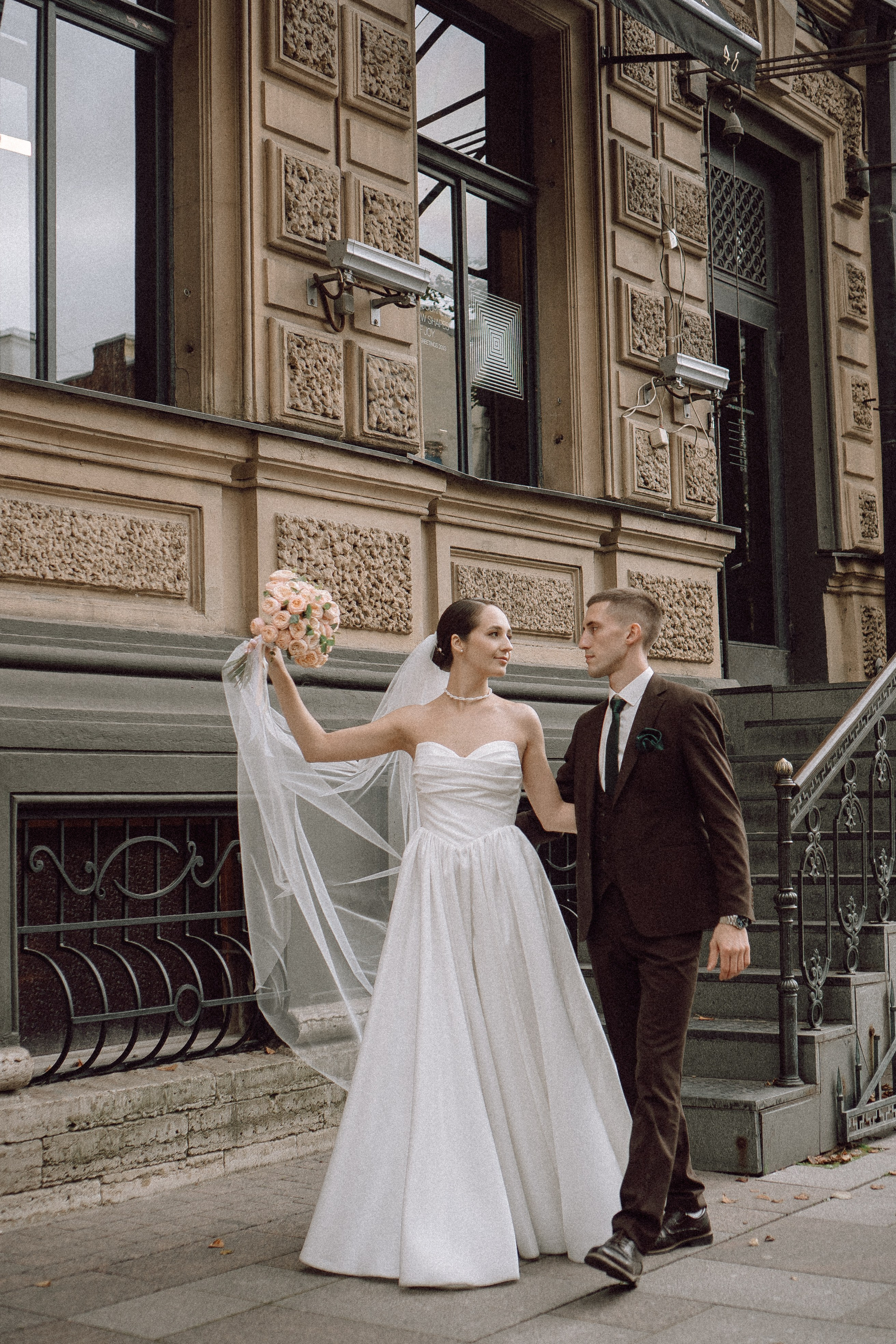 СВАДЕБНАЯ ПРОГУЛКА В САНТК-ПЕТЕРБУРГЕ (ИСАКИЕВСКИЙ СОБОР, ЗИМНЯЯ КАНАВКА, ЭРМИТАЖ И БОЛЬШАЯ МОРСКАЯ УЛИЦА). Профессиональный фотограф, Санкт-Петербург — Виктория Богомолова