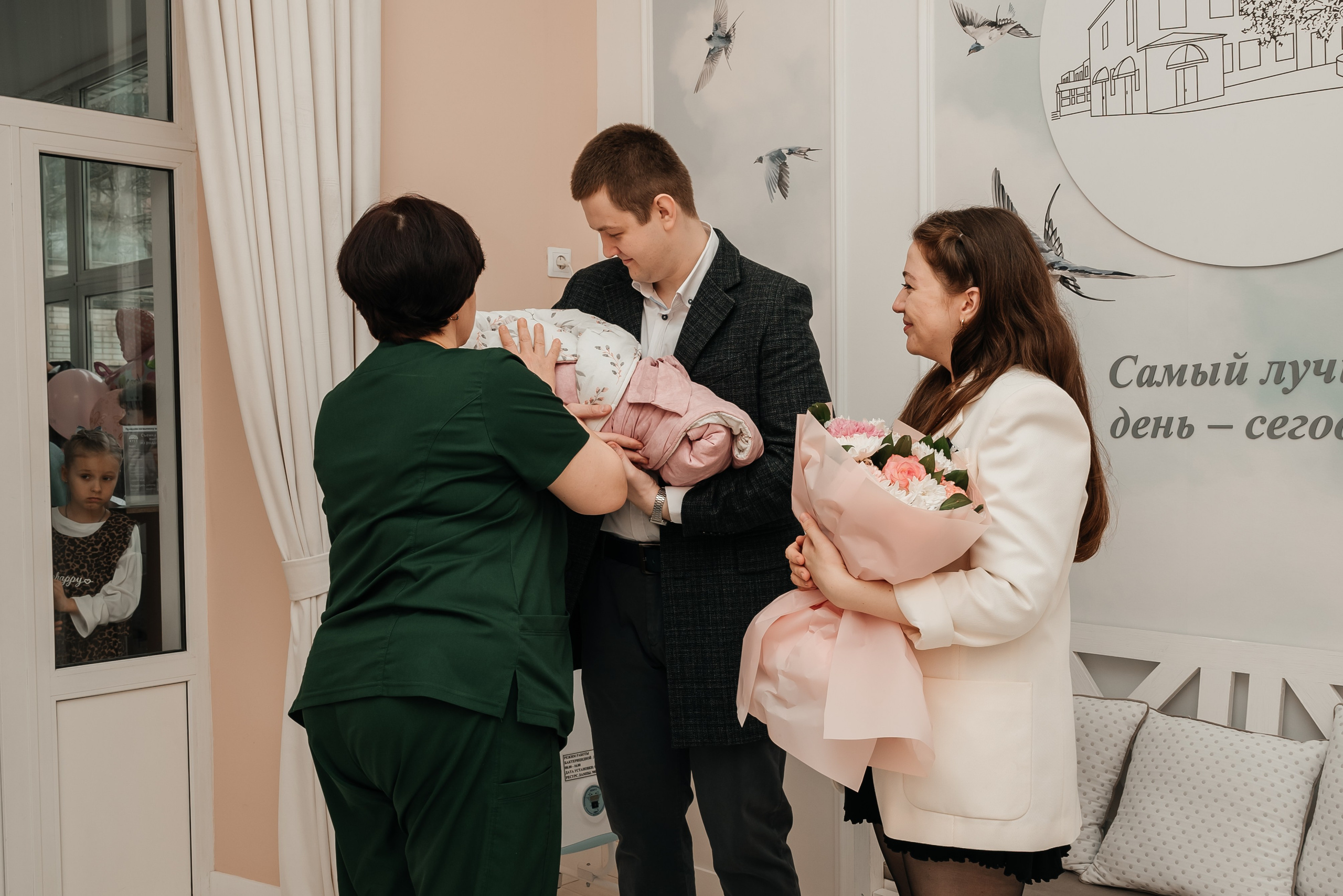 Фотосессия выписки из роддома ЦГБ. Семейный и детский фотограф Кущ Наташа