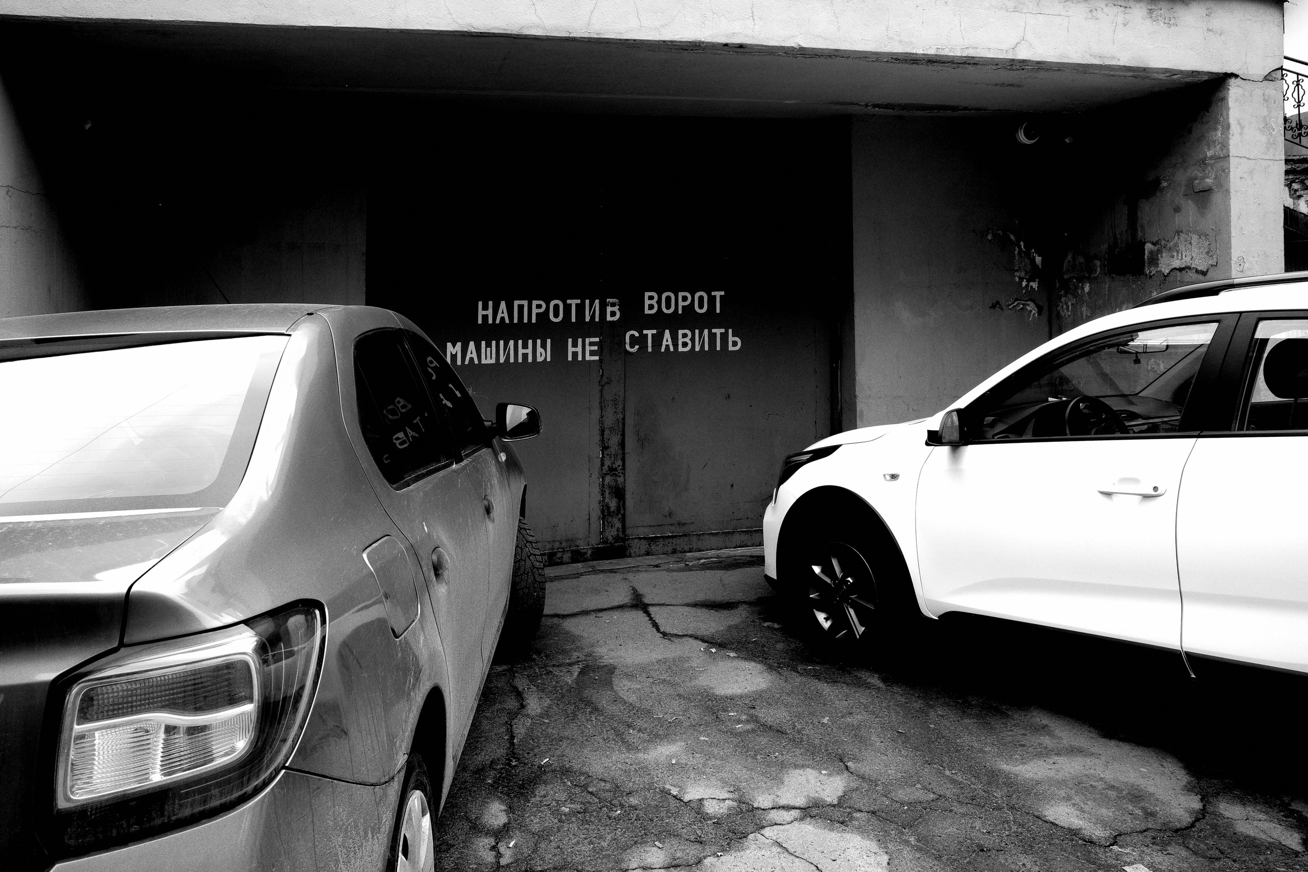 Машины на улице Выборга