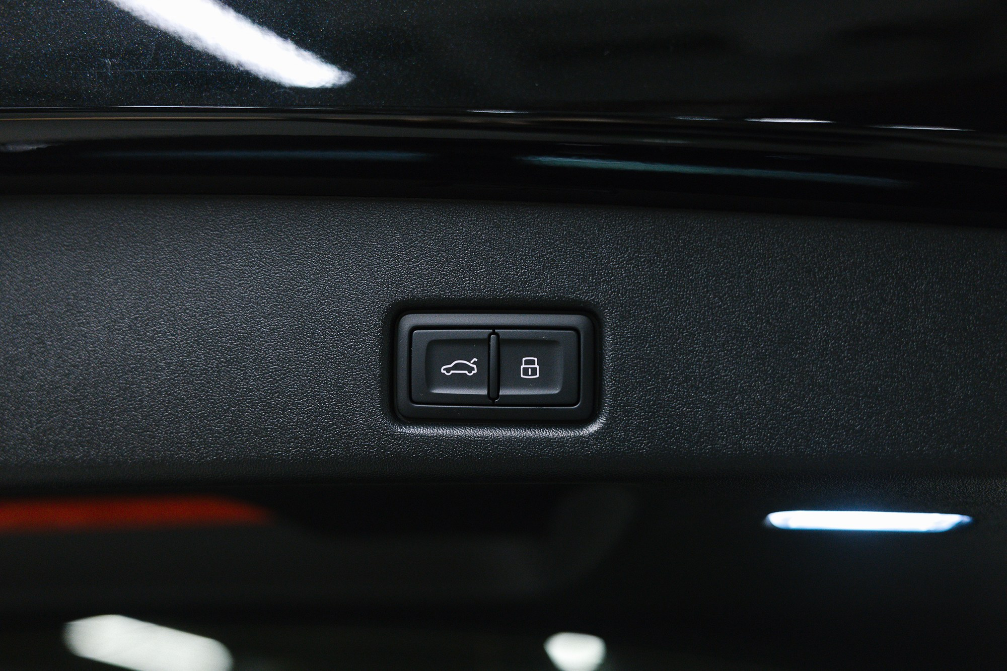 Audi Q5  40 TFSI 2.0 S tronic (204 л. с.). Автосалон «Х-Авто»