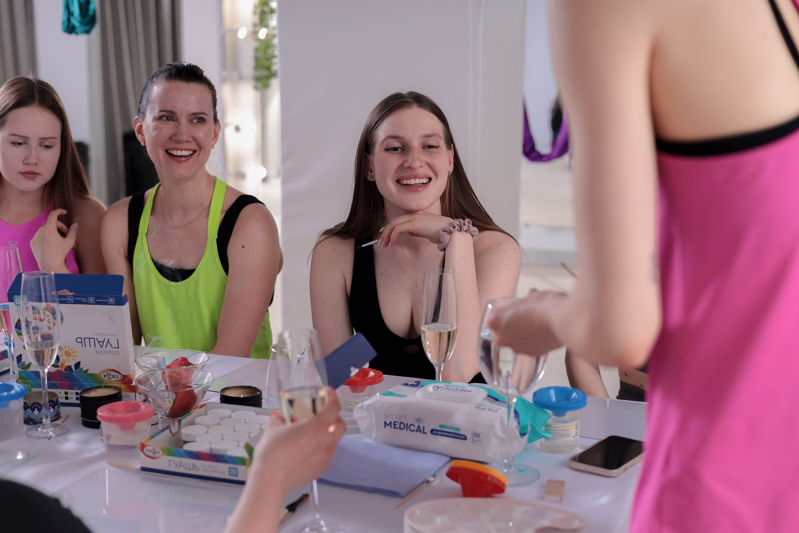 Арт-терапия + аэройога. Фотограф Надршина Лилия