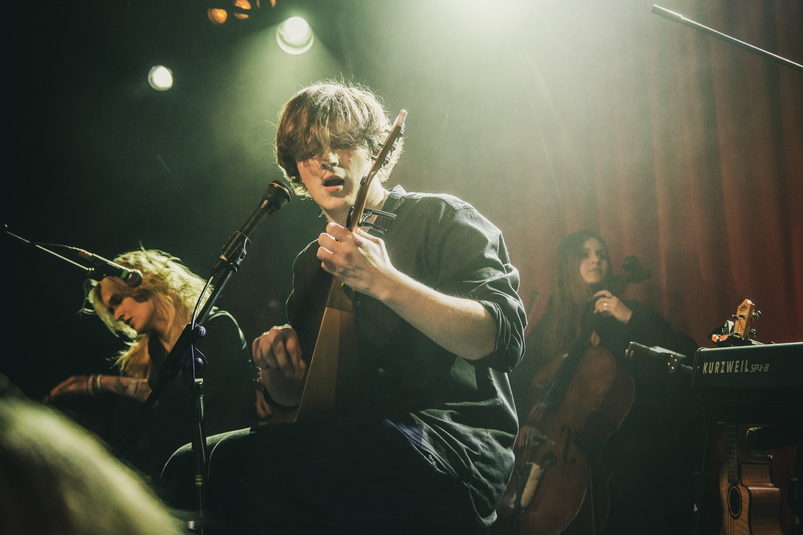 Бонд с кнопкой