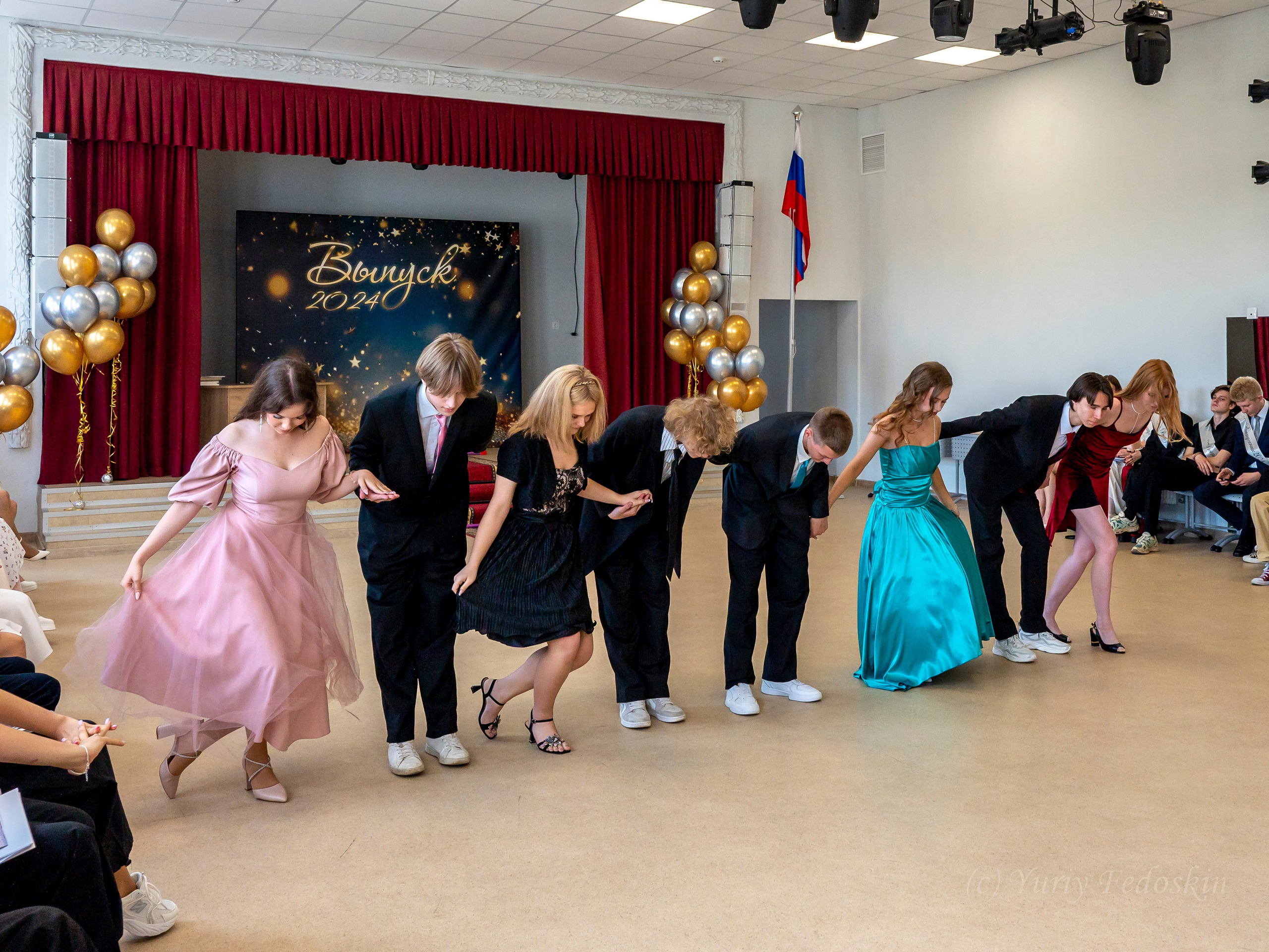 Репортаж о выпускном 9 классов в школе № 7 города Королёва, 26.06.24г. Профессиональный фотограф интерьеров в Москве Юрий Федоскин