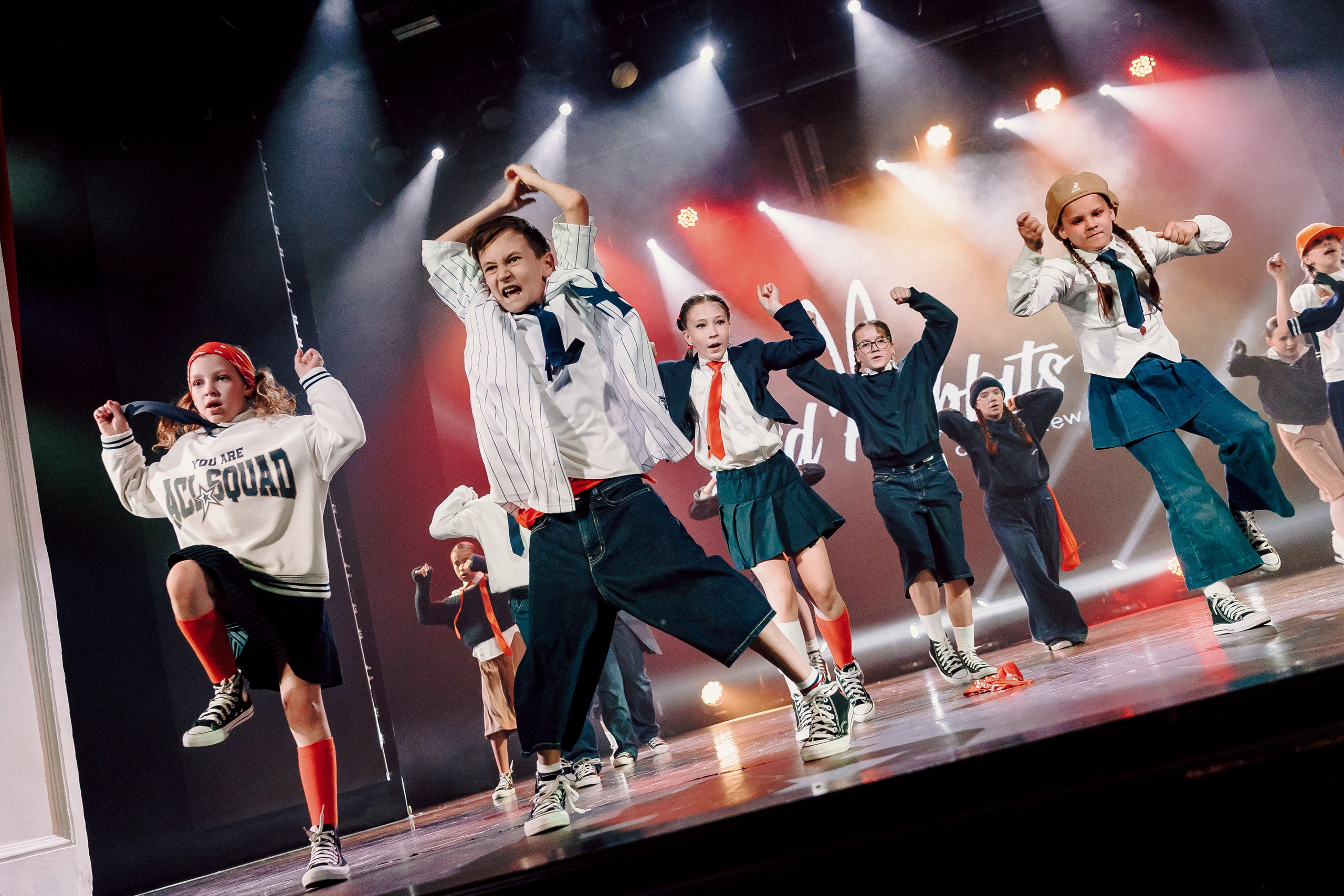 Отчётный концерт танцевальной школы «Red Rabbits» 2025. Лёшка Варзегов — фотограф