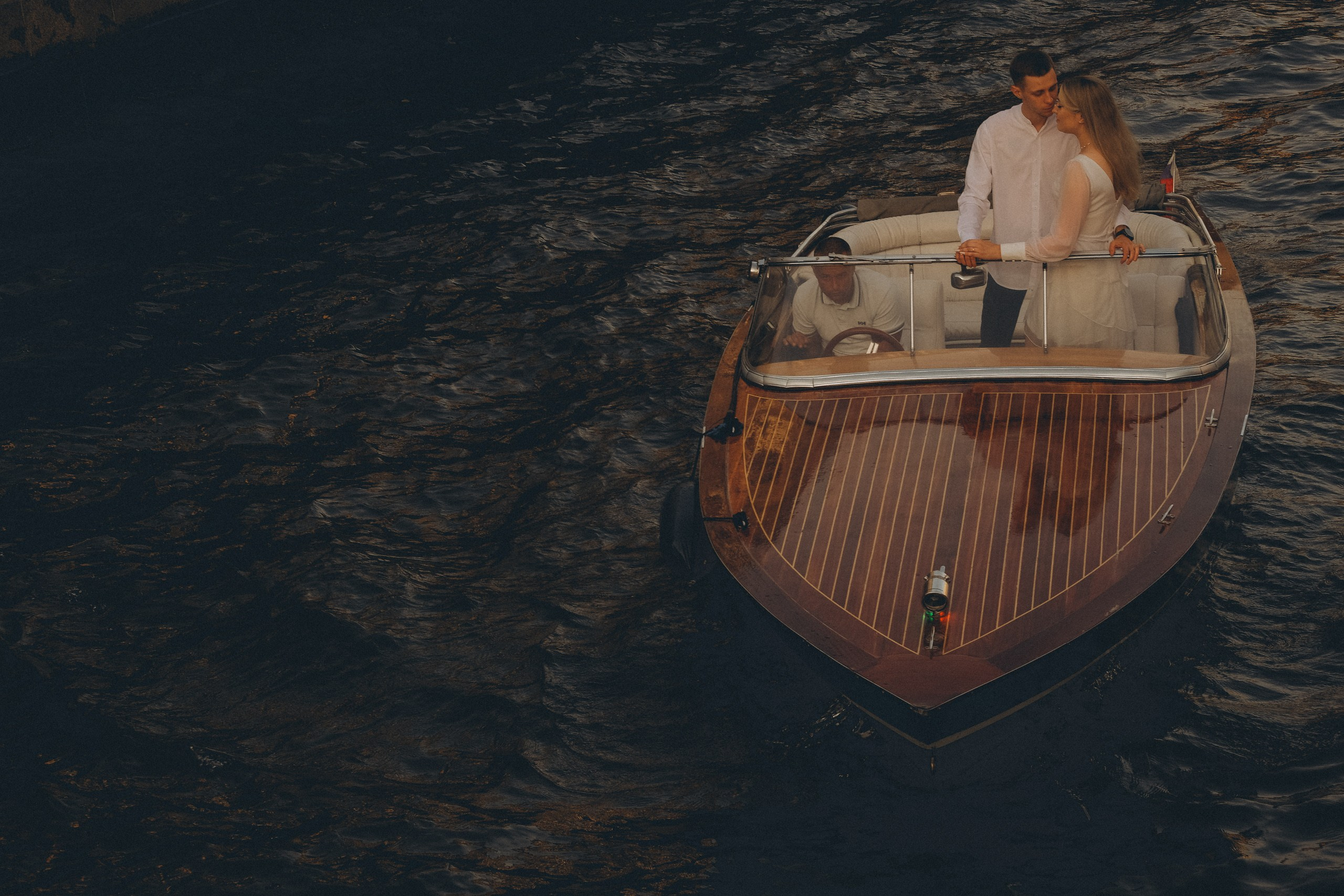 СВАДЕНБНАЯ СЬЕМКА НА КАТЕРЕ ПО КАНАЛАМ САНКТ-ПЕТЕРБУРГА И В АКВАТОРИИ НЕВЫ. Профессиональный фотограф, Санкт-Петербург — Виктория Богомолова