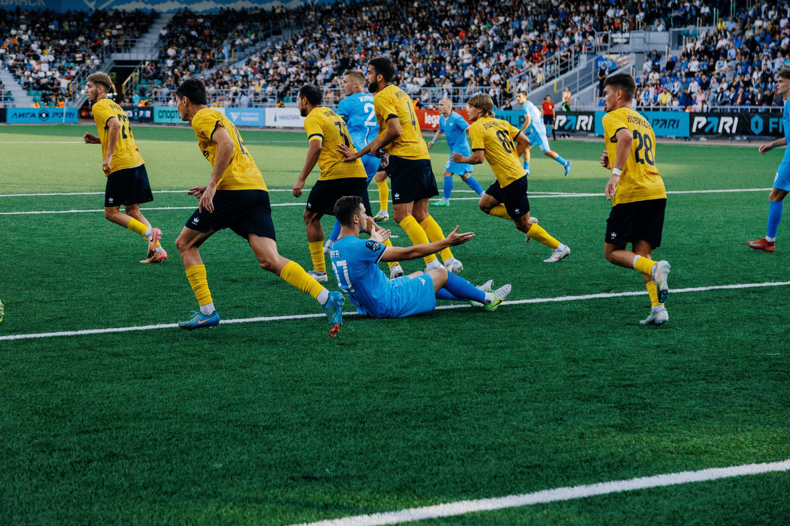 ФК ЧЕЛЯБИНСК Х ФК ВОЛГА. Репортажный фотограф Макс Брагин