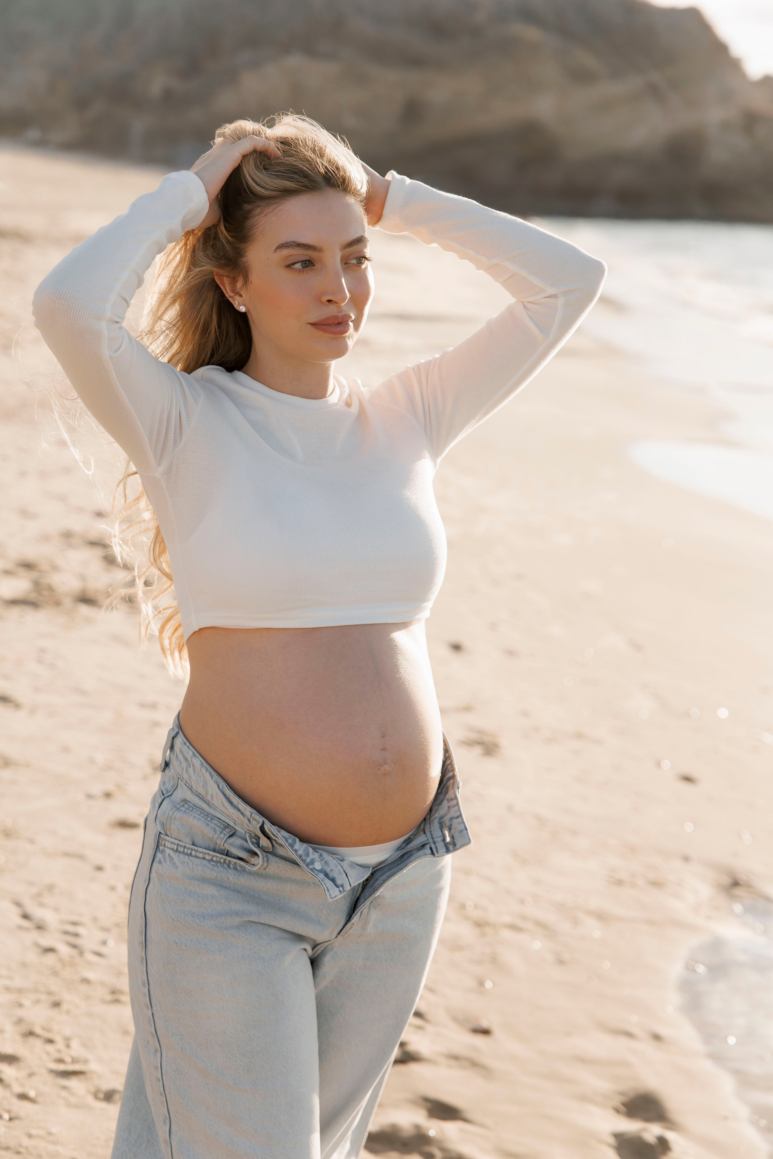 Pregnancy photoshoot near the sea. Wedding and family photographer